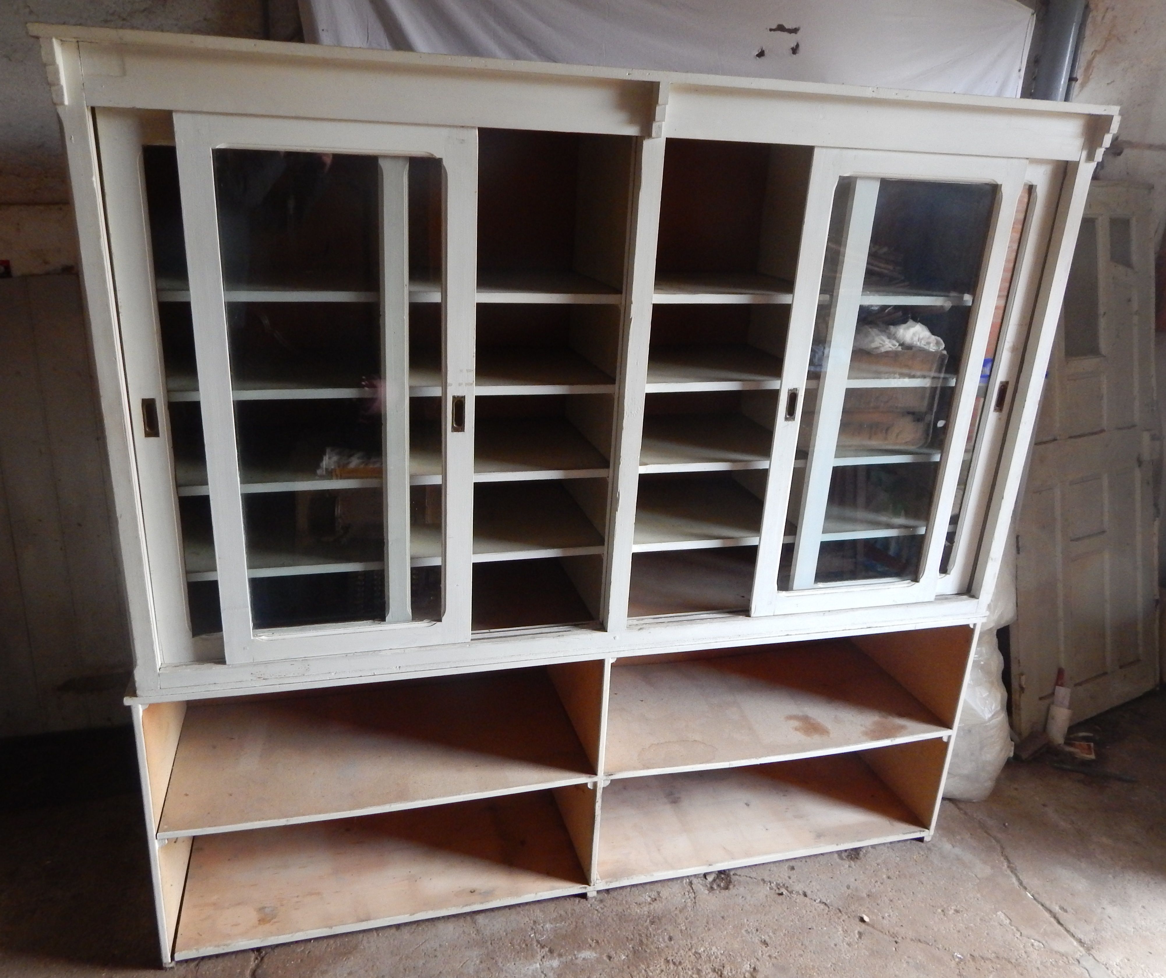 Old showcase of trade has doors sliding 1900s