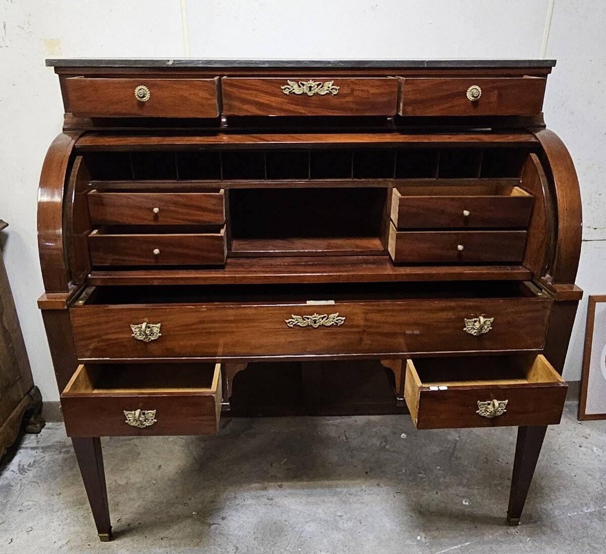 Louis XVI style cylinder desk in mahogany with a double system.