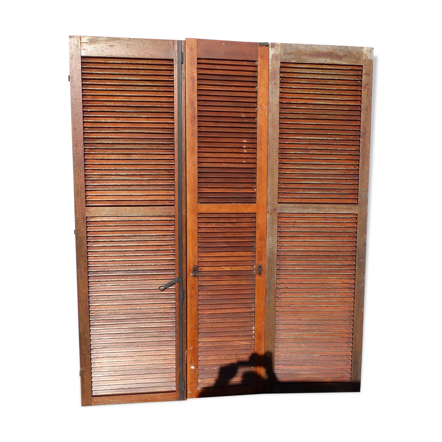 Set of 3 louvered shutters