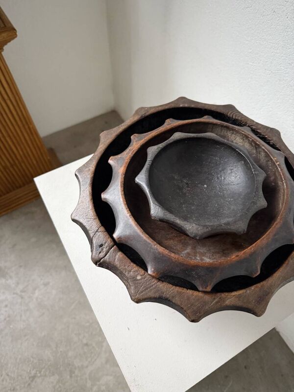 Plats brutalistes en bois, art populaire savoyard