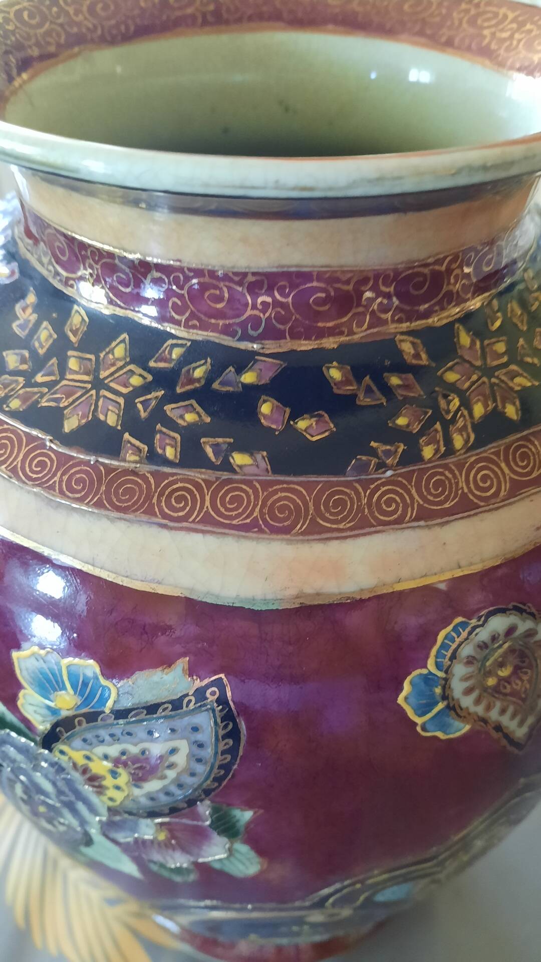 Grand vase en céramique ancien