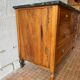 Commode ancienne en noyer