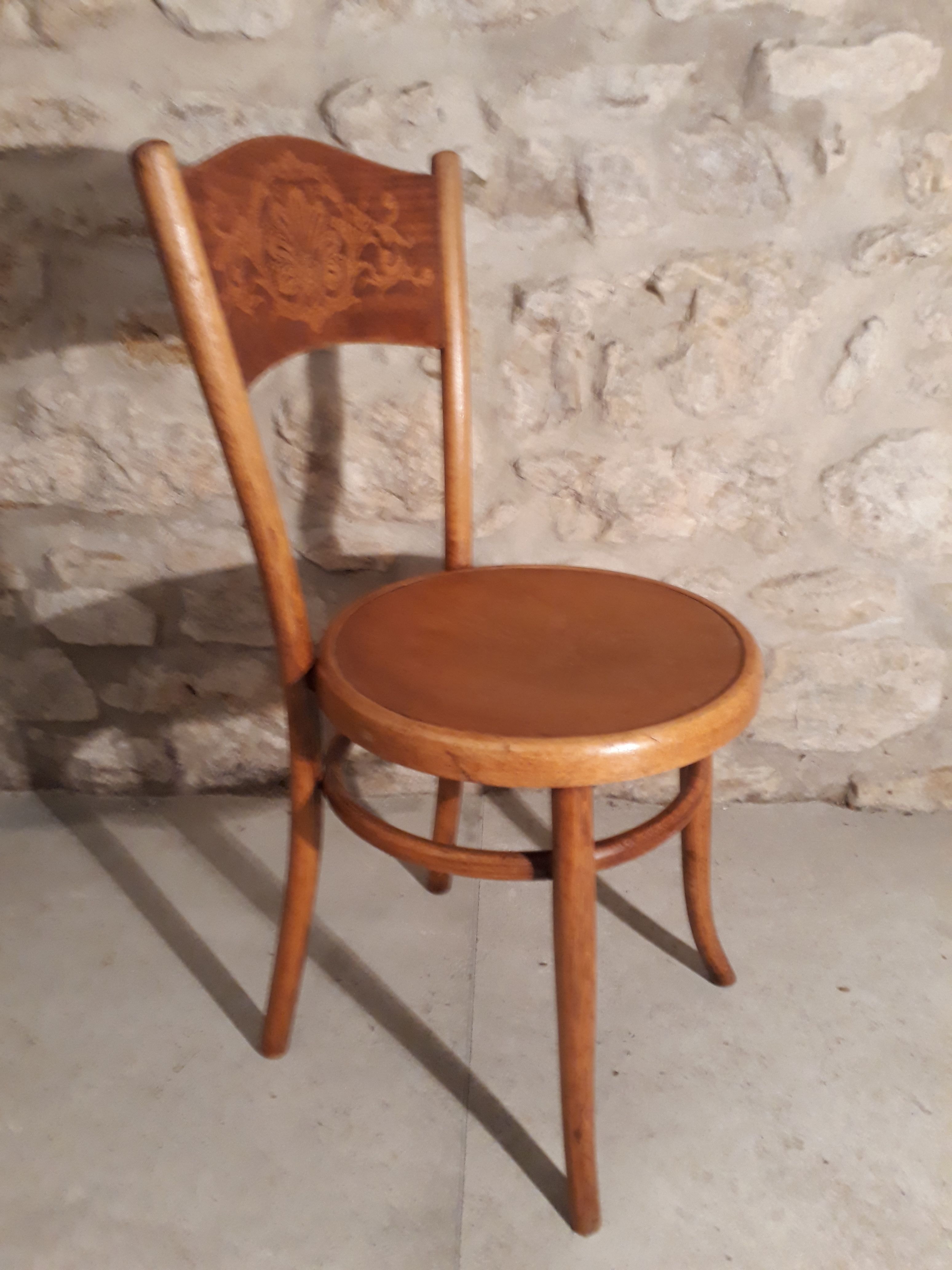 Chaise bistrot en bois courbé dossier avec décor