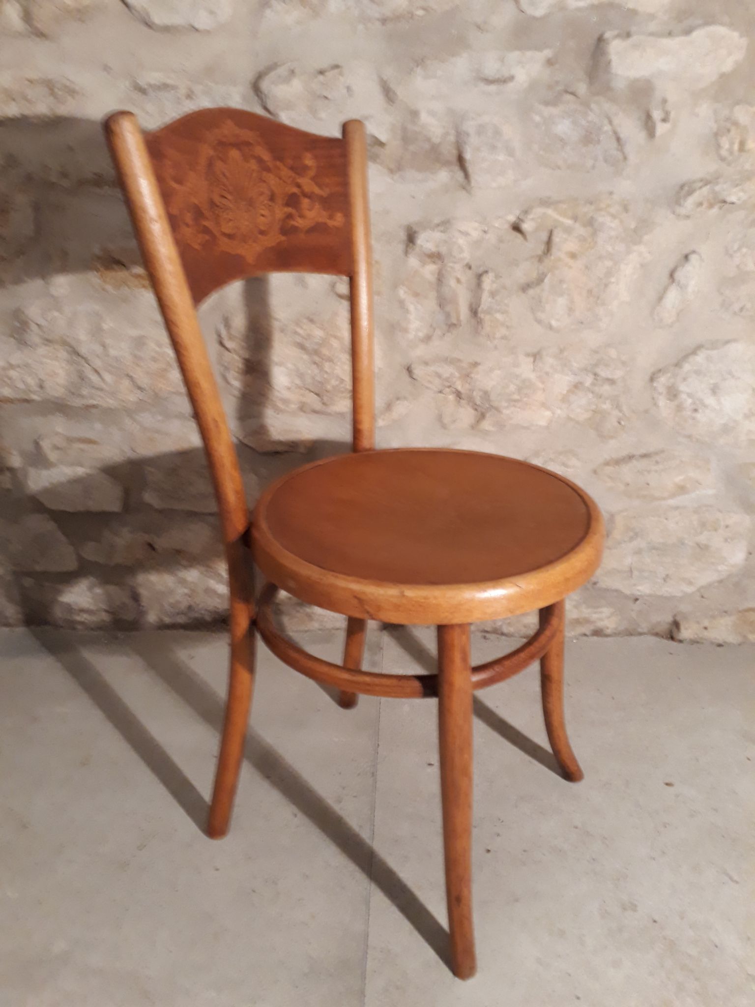 Chaise bistrot en bois courbé dossier avec décor
