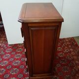 Chest of drawers in cherry