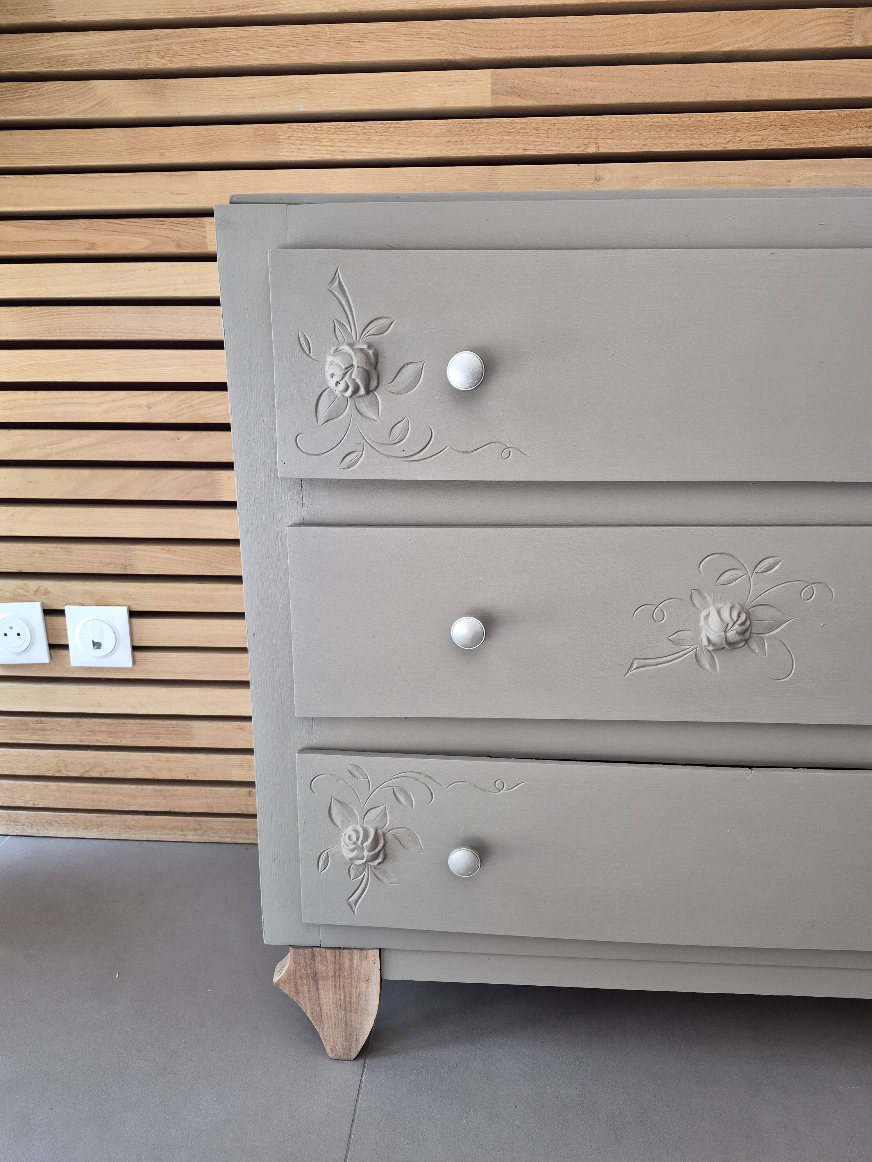 Art Deco chest of drawers