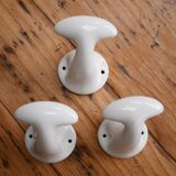 Set of 3 porcelain hooks