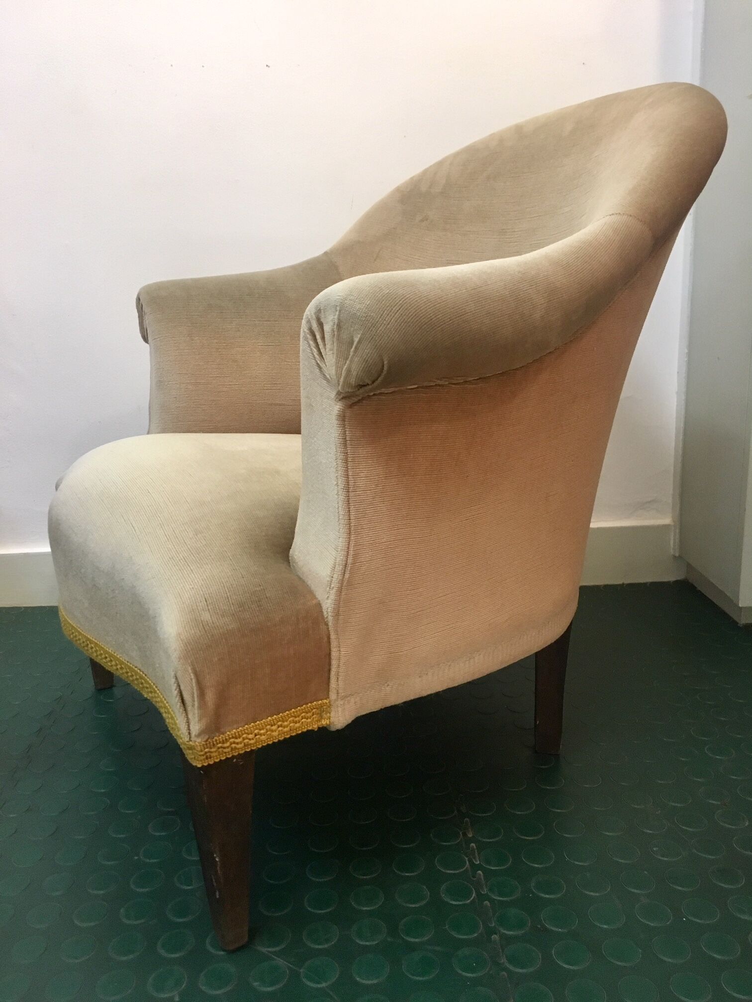 Armchair toad velvet vintage cream