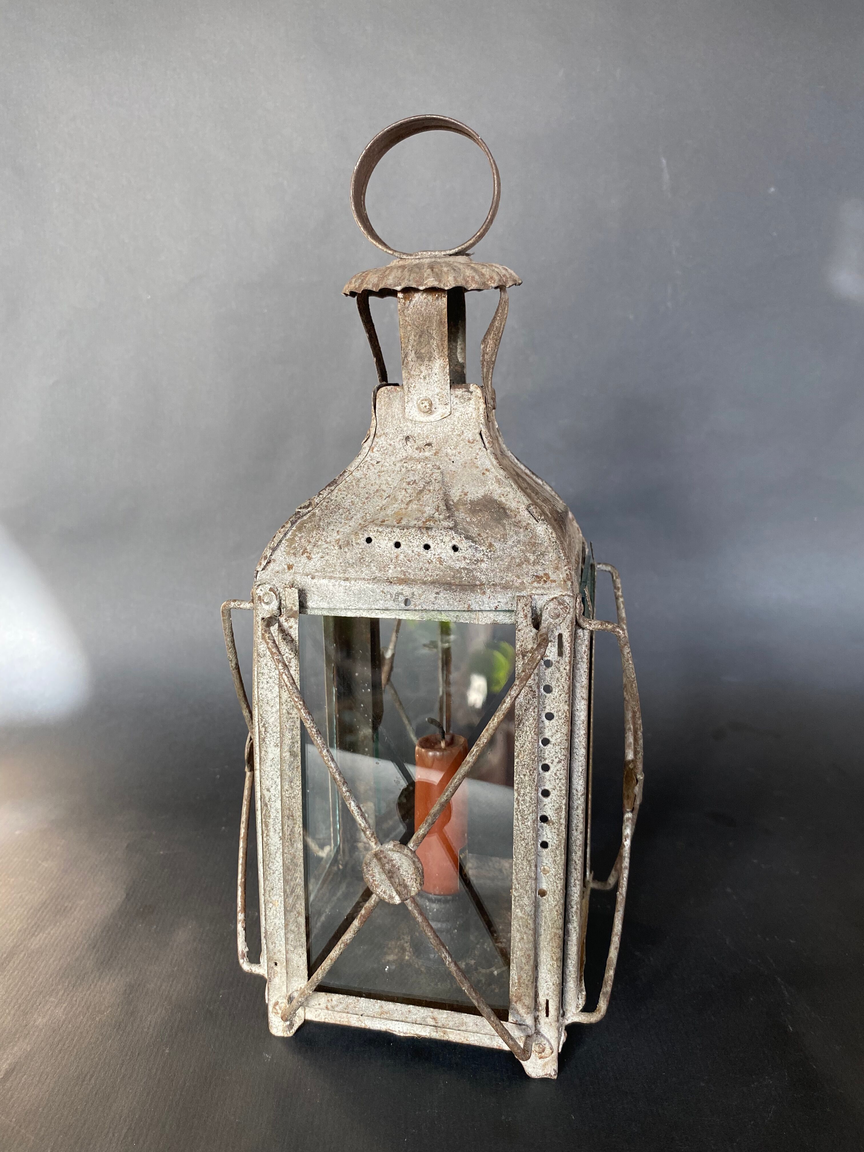 Lantern candle holder with glasses