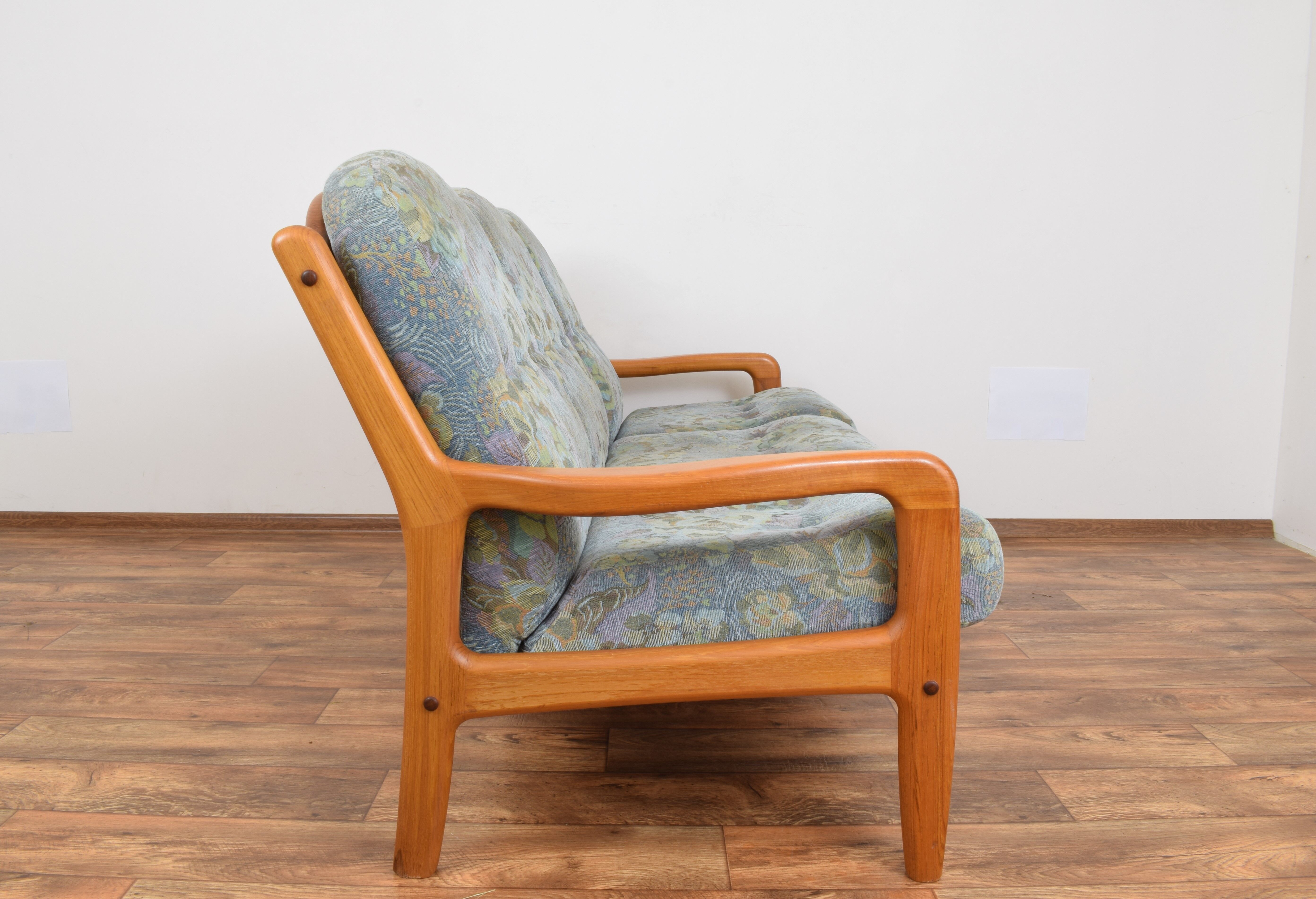 Mid-Century Danish Teak Sofa from Dyrlund, 1970s.