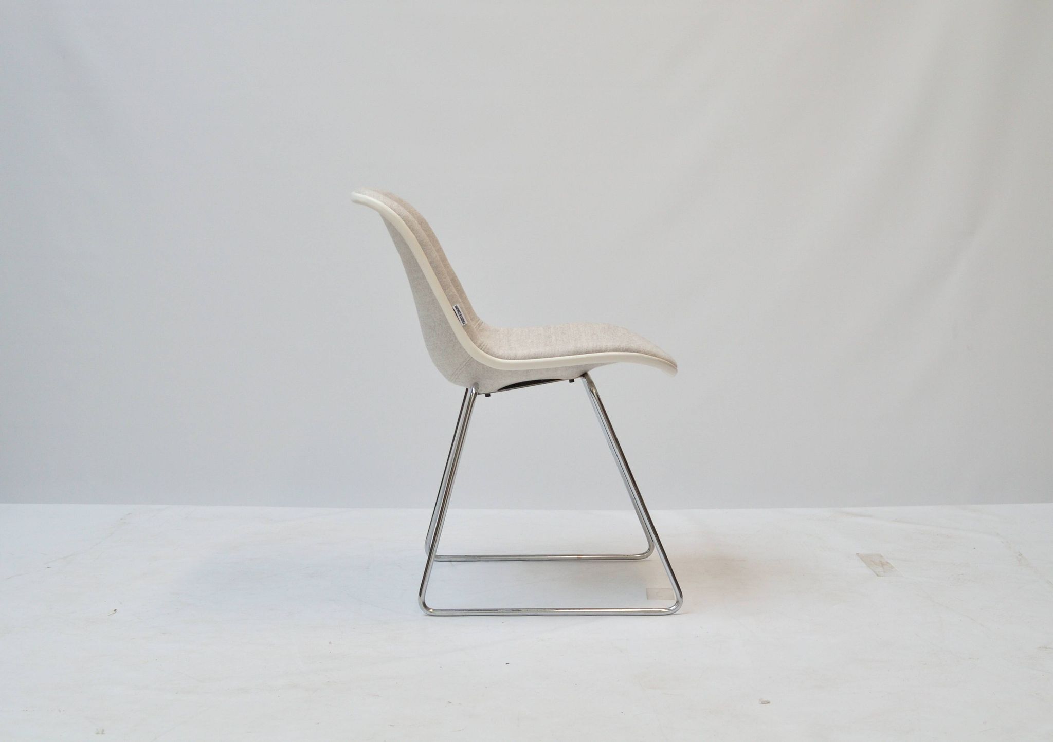 Set of 4 Spirit dining chairs by Hajime Oonishi for Houtoku/Artifort, 1970s.