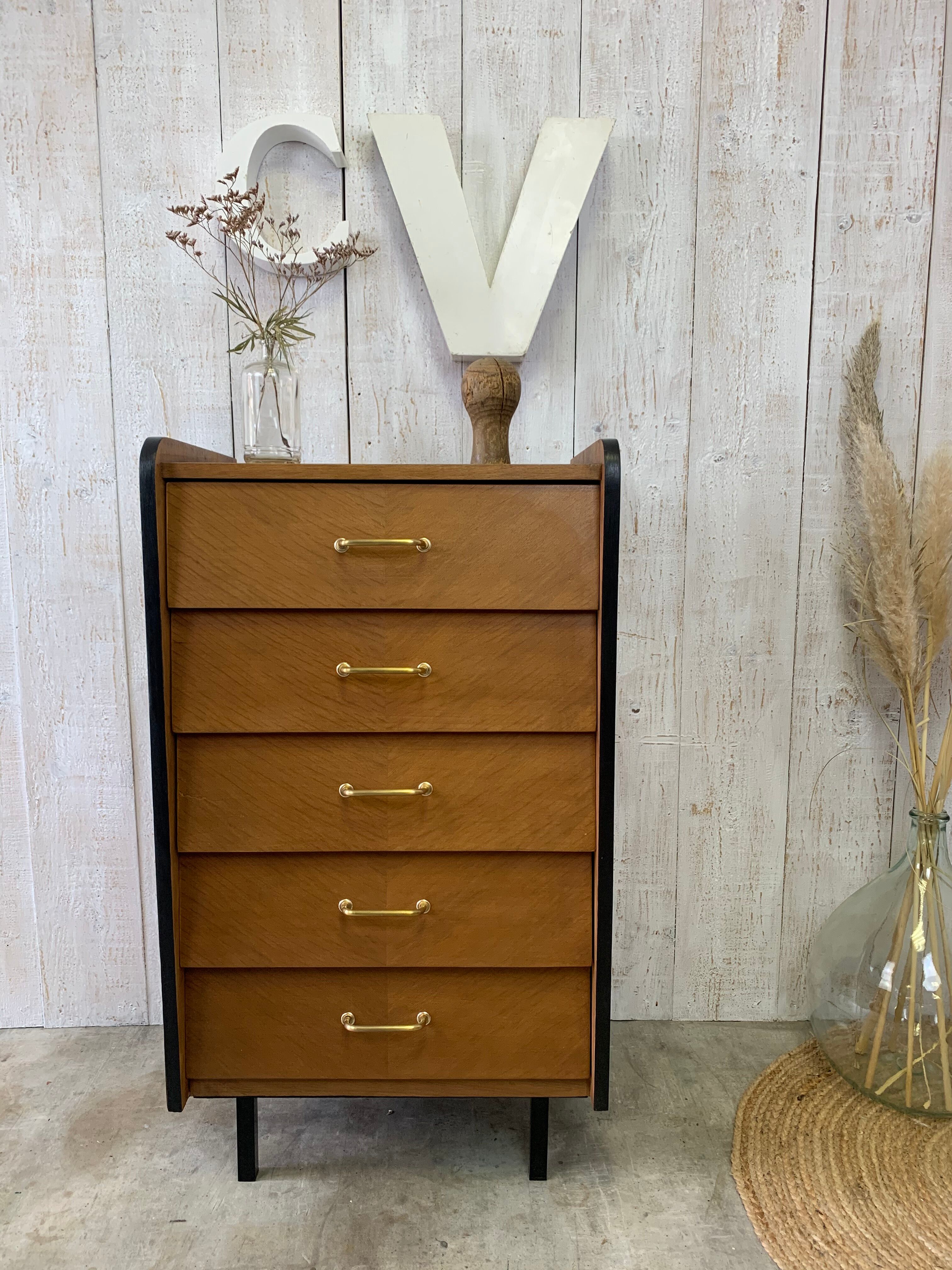 Modernist rag-picker