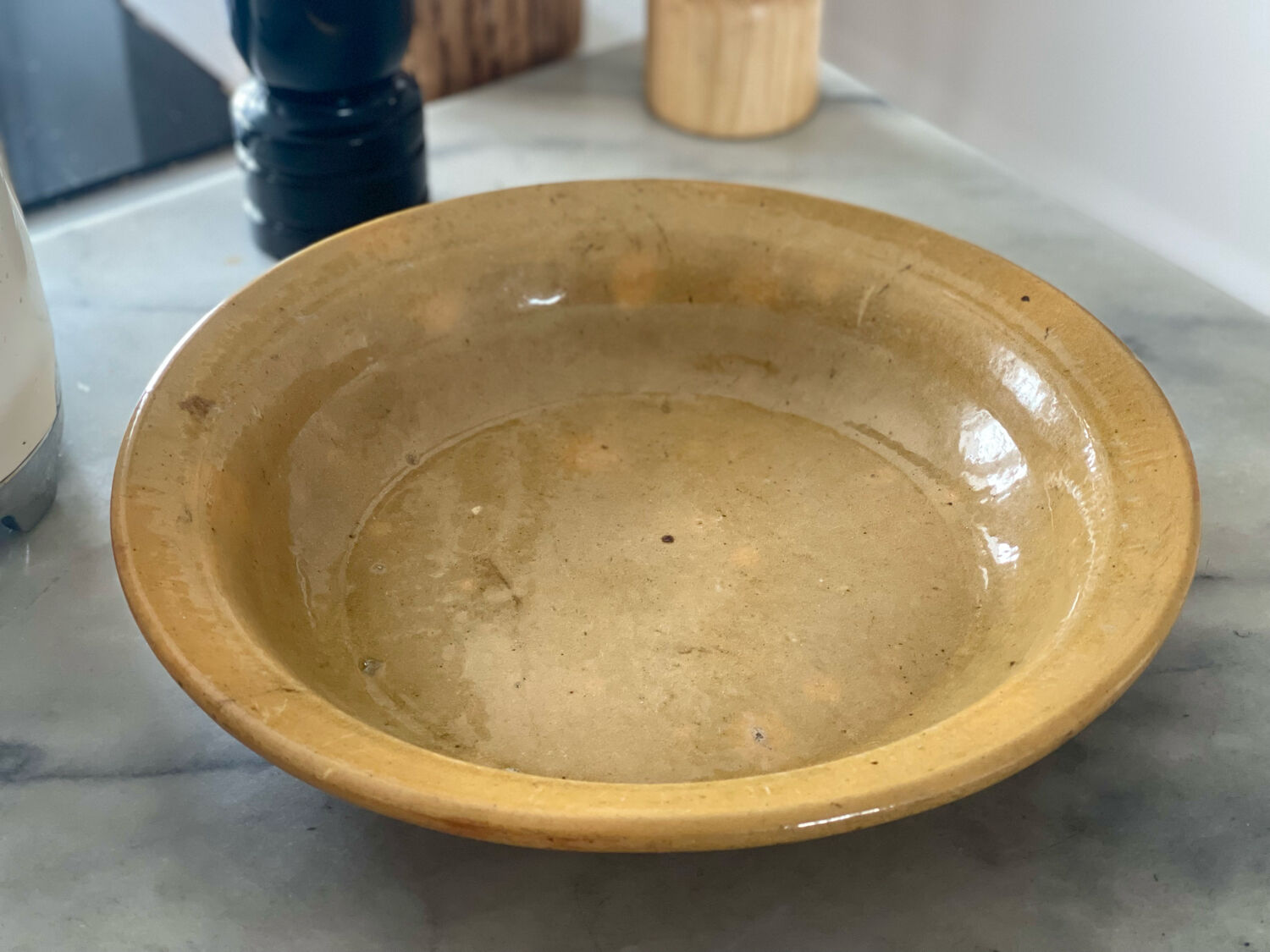 Glazed stoneware dish