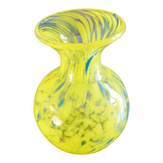 Vase boule en verre soufflé ancien moucheté jaune et bleu, Cichy