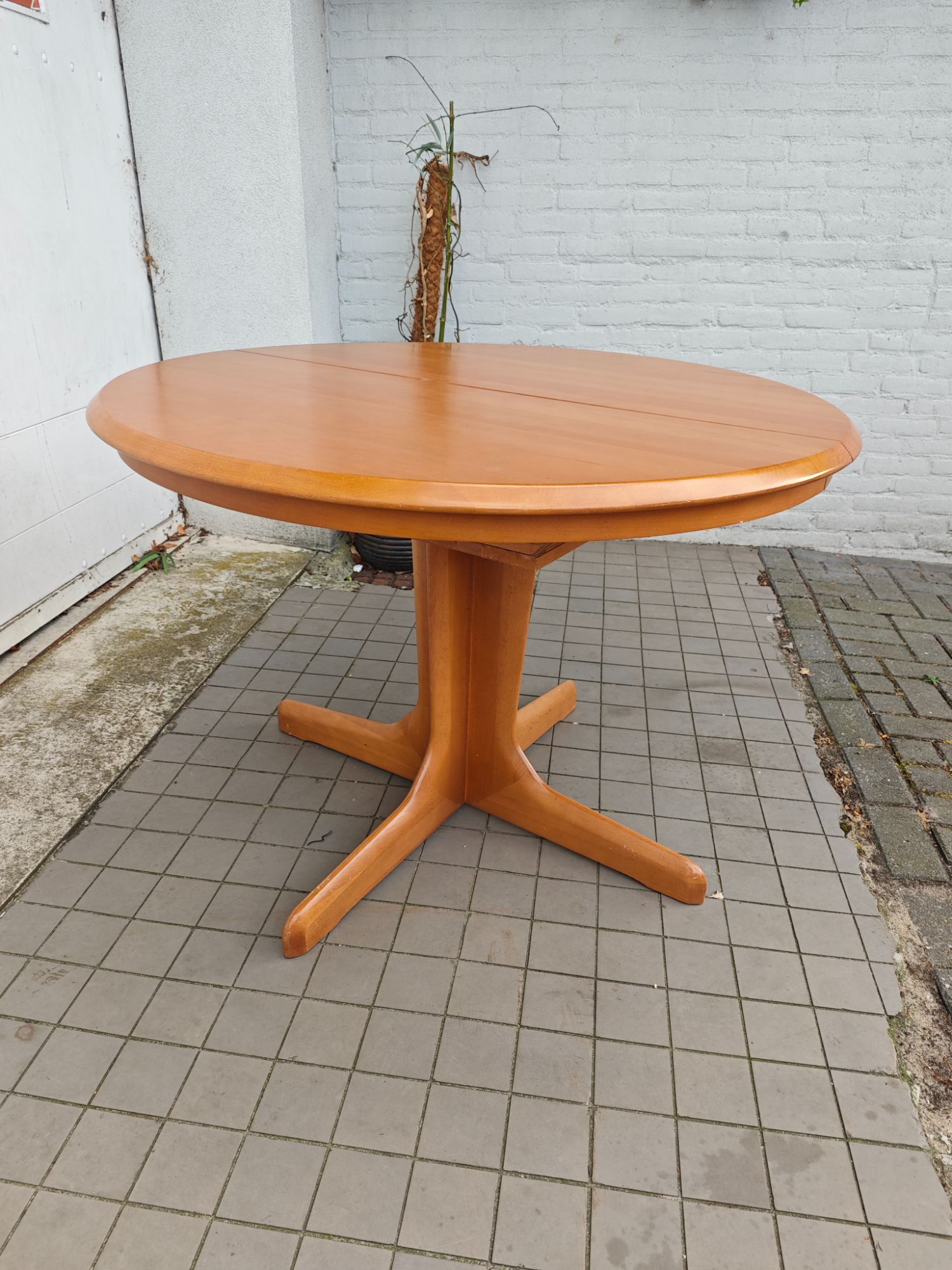Vintage Round Extendable Dining Table - Wood - Extendable Table - Dining Table