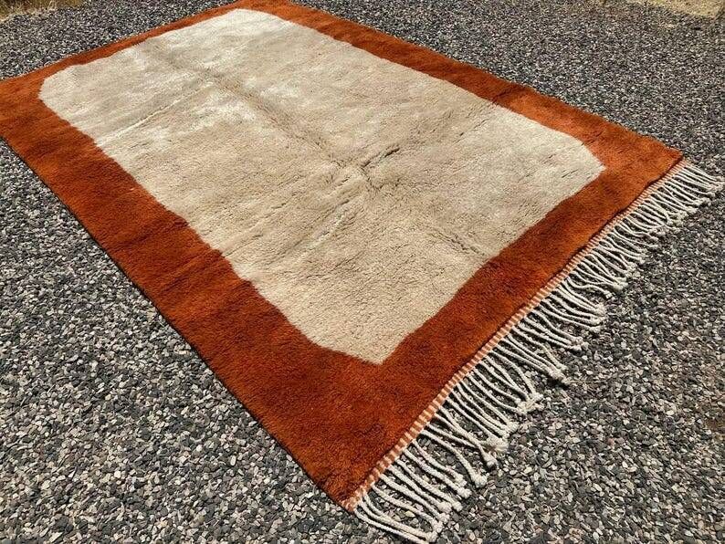 Terracotta and beige Moroccan Mrirt rug 340x230 cm – framed pattern