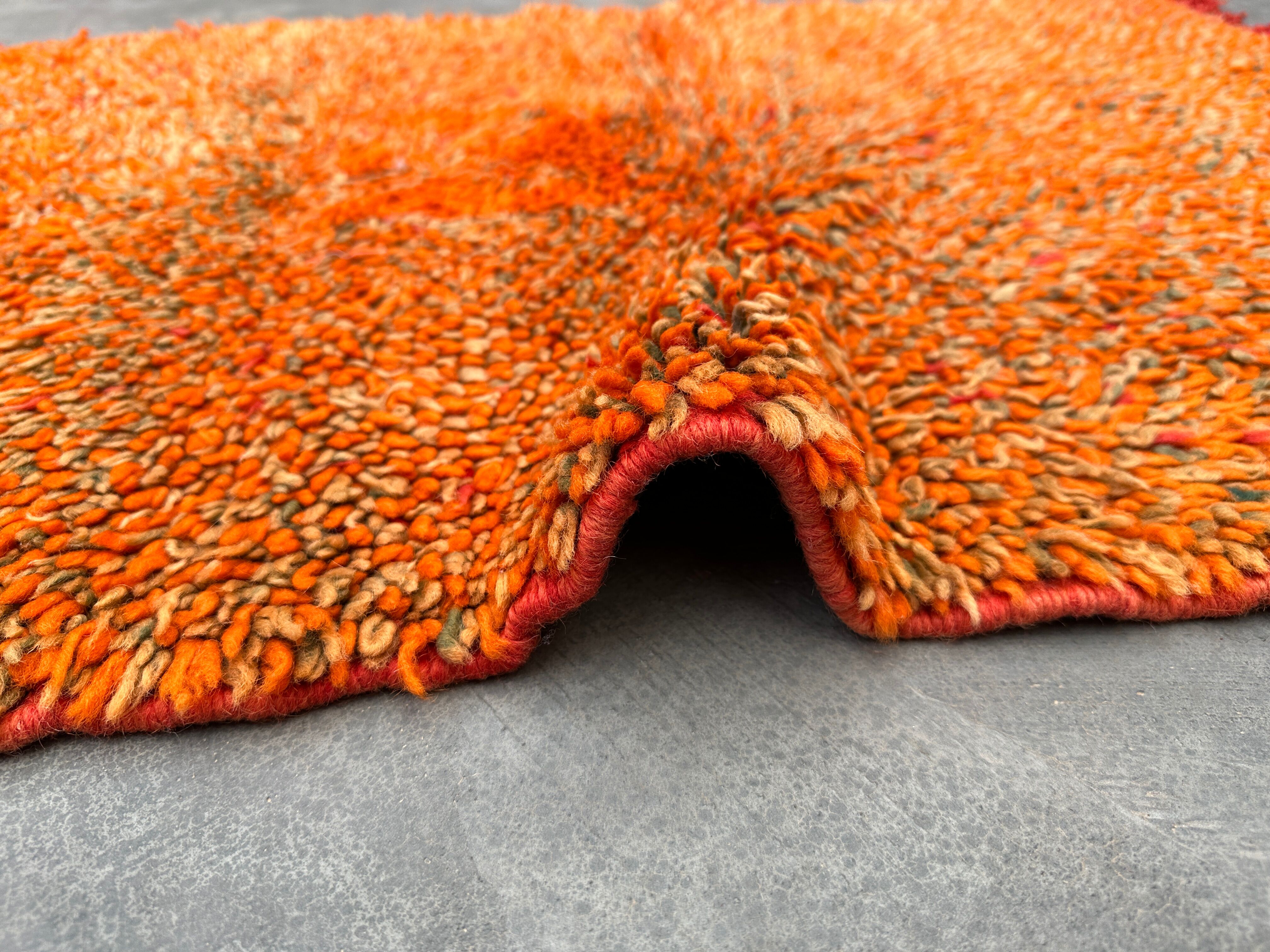 Orange carpet - 82 x 109 cm