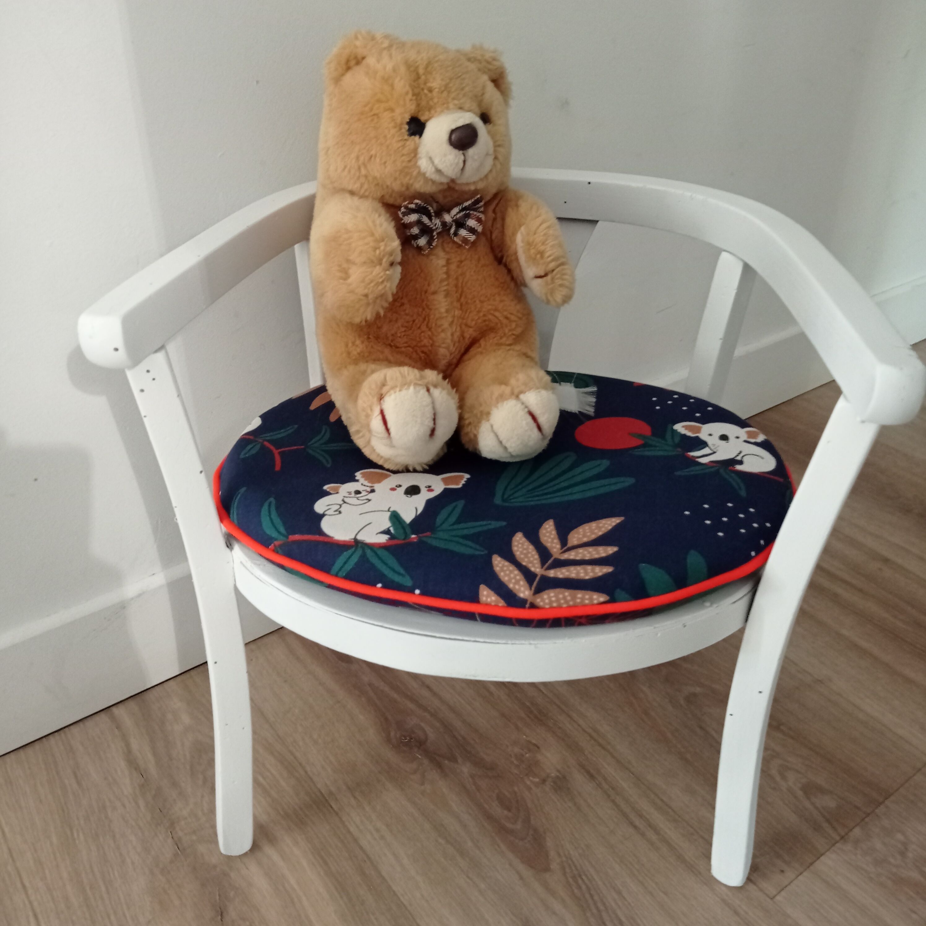 Children's chair restyled and its seat