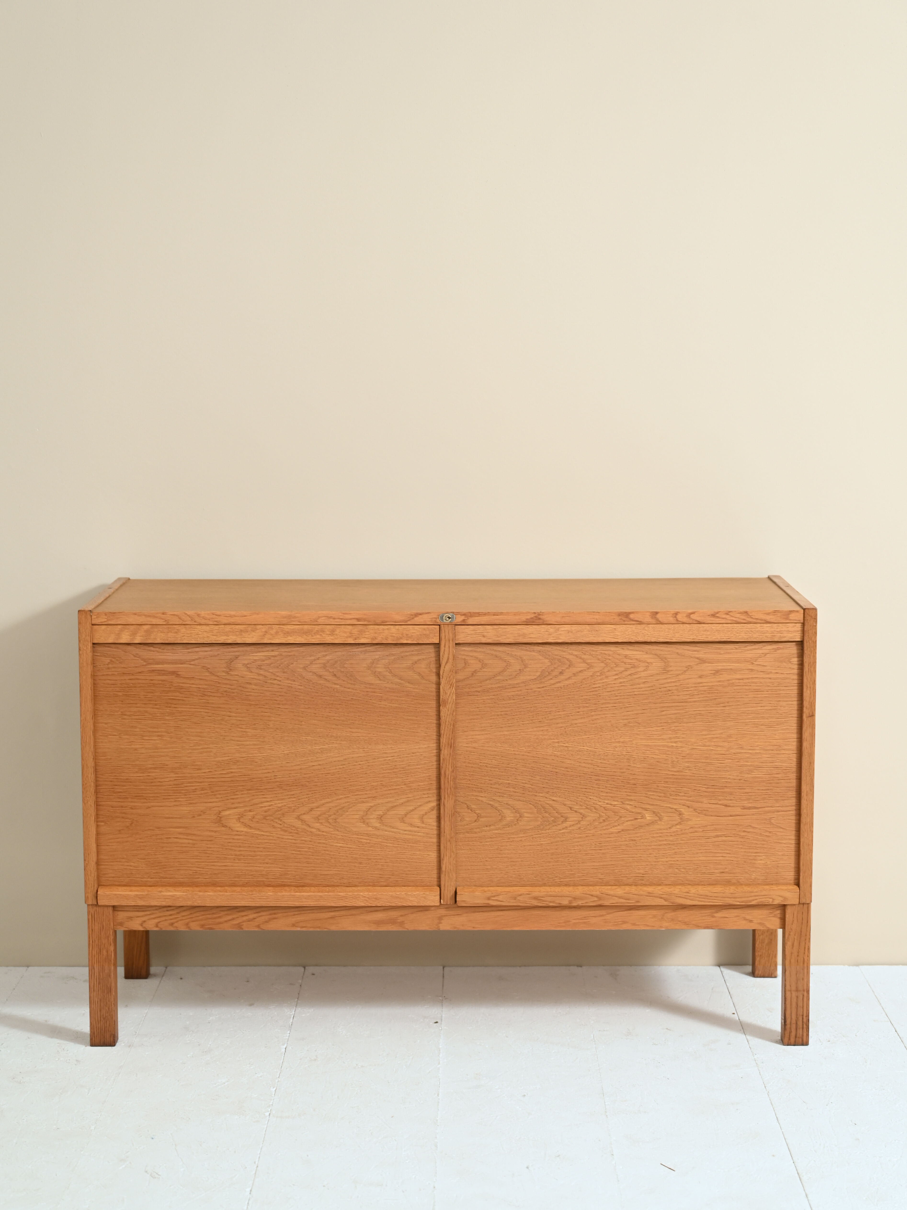Oak sideboard with retractable doors