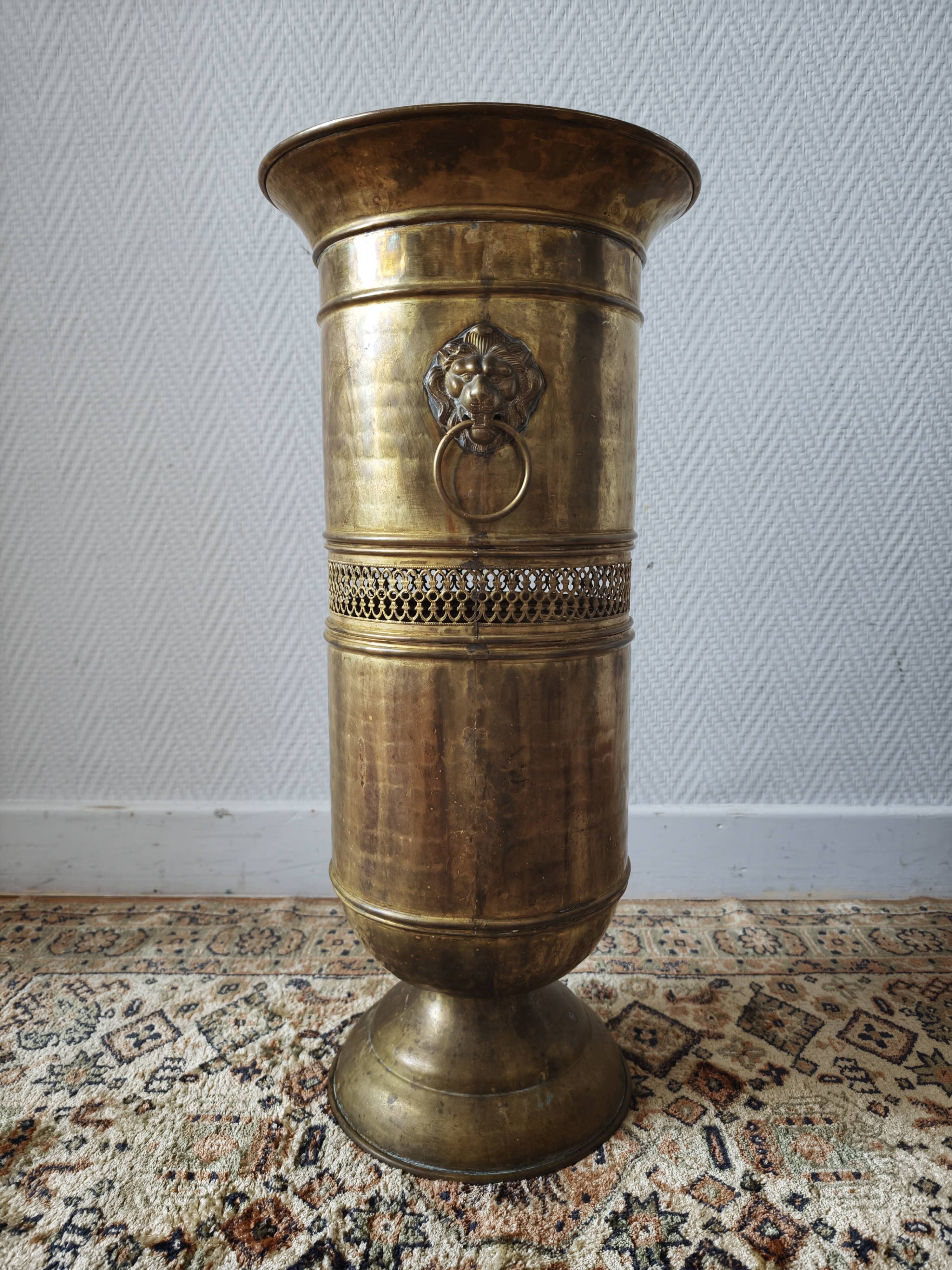 Vintage brass umbrella stand – lion head handles