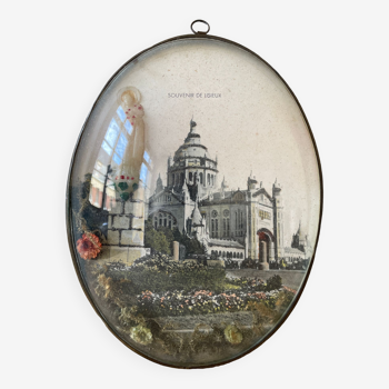 Oval medallion frame, memory of Lisieux