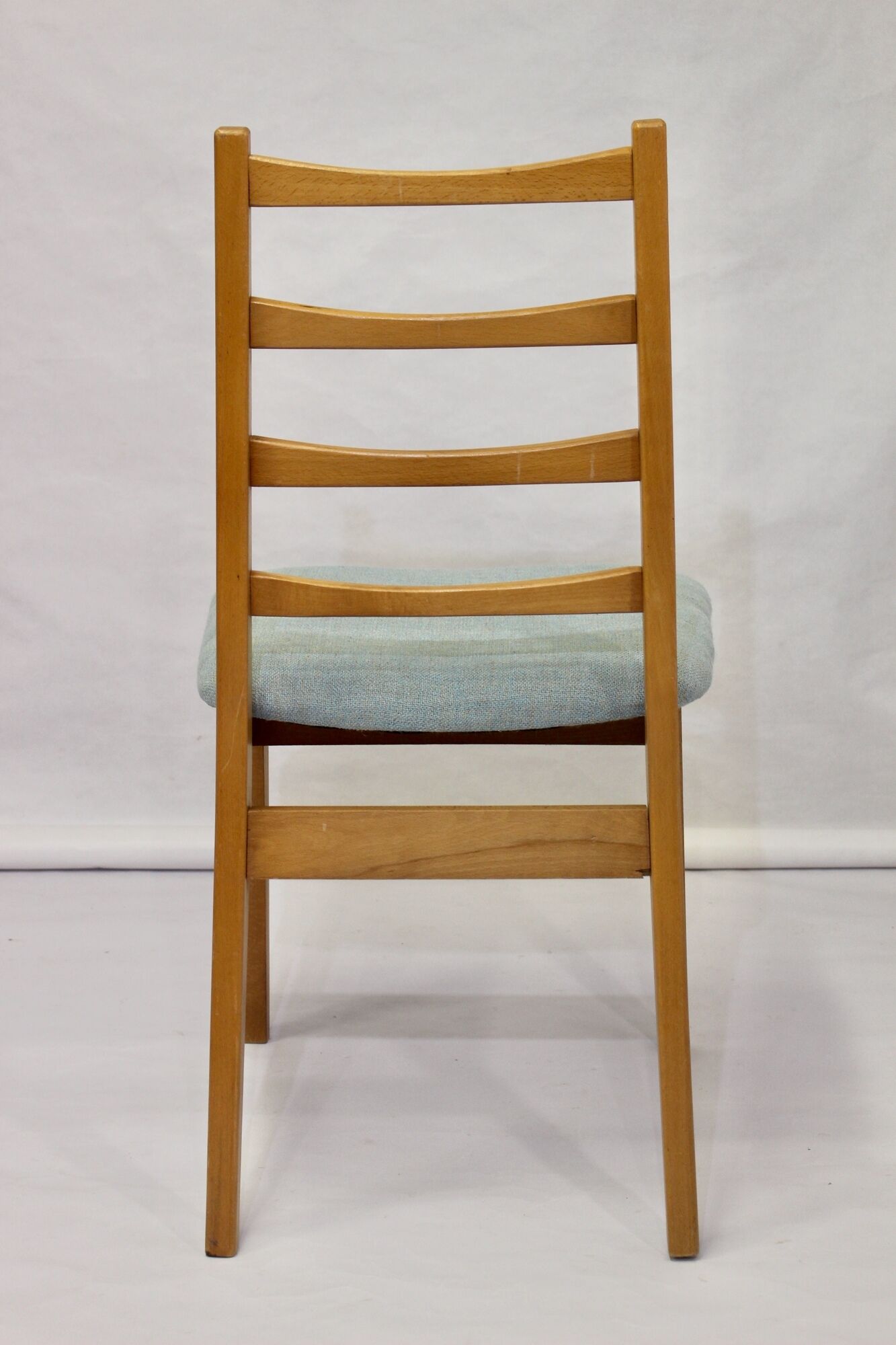 Set of 4 year old Scandinavian chairs restored fabric Edition Lelievre .