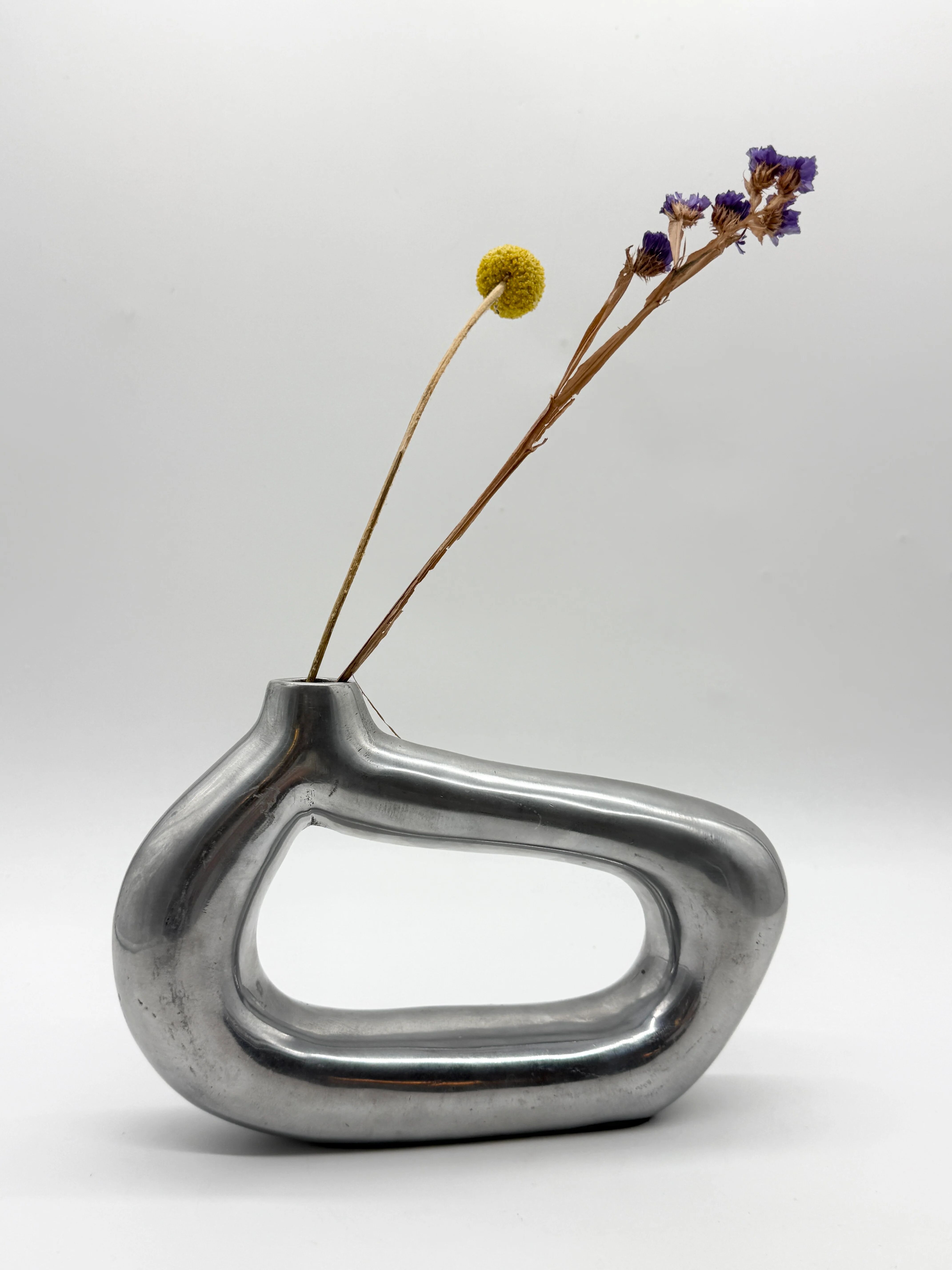 Vase sculptural en fonte d’aluminium, 1970s