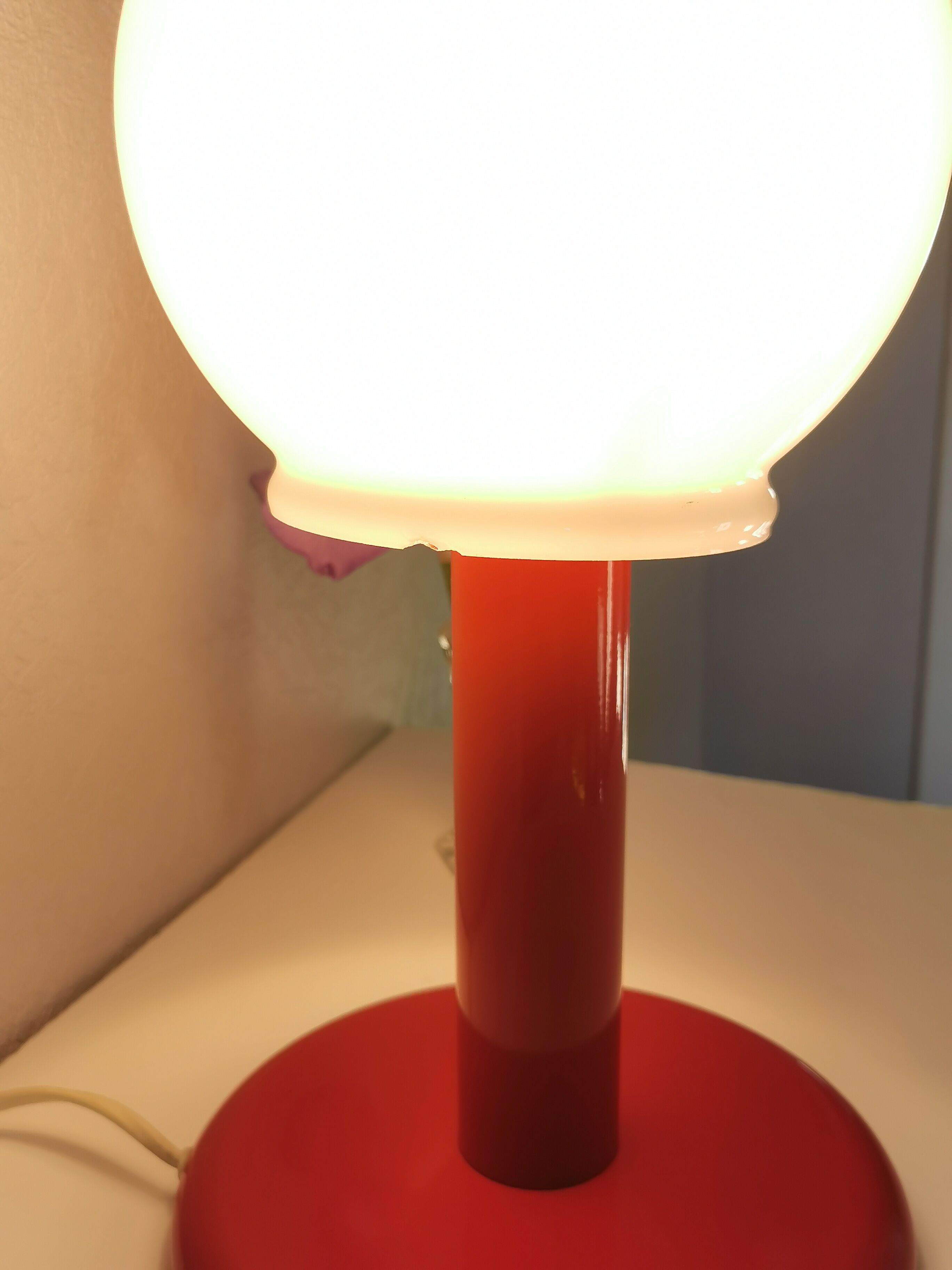 Mushroom lamp in lacquered steel and opaline, bubble gum, space age, 1970