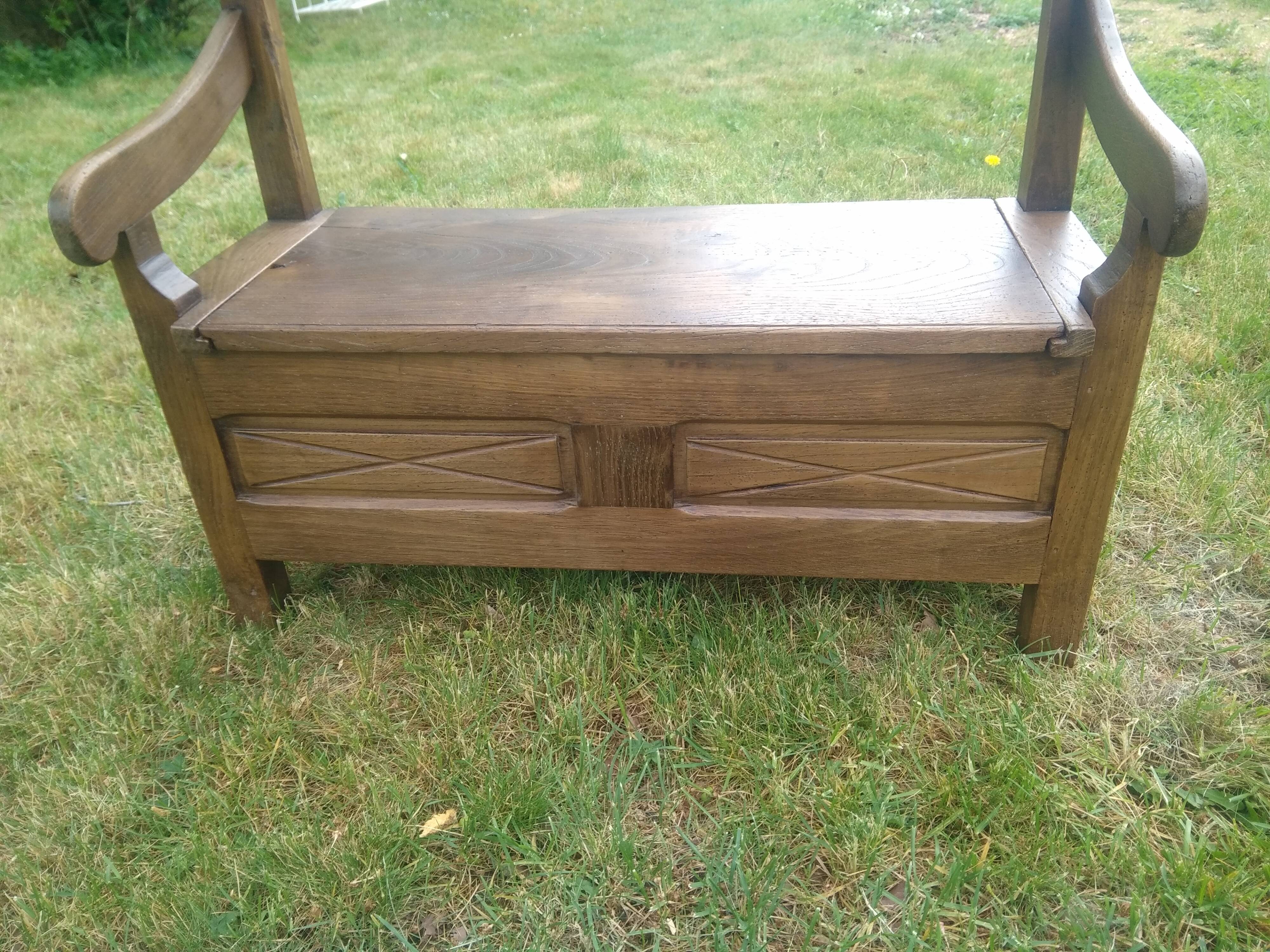 Chest bench