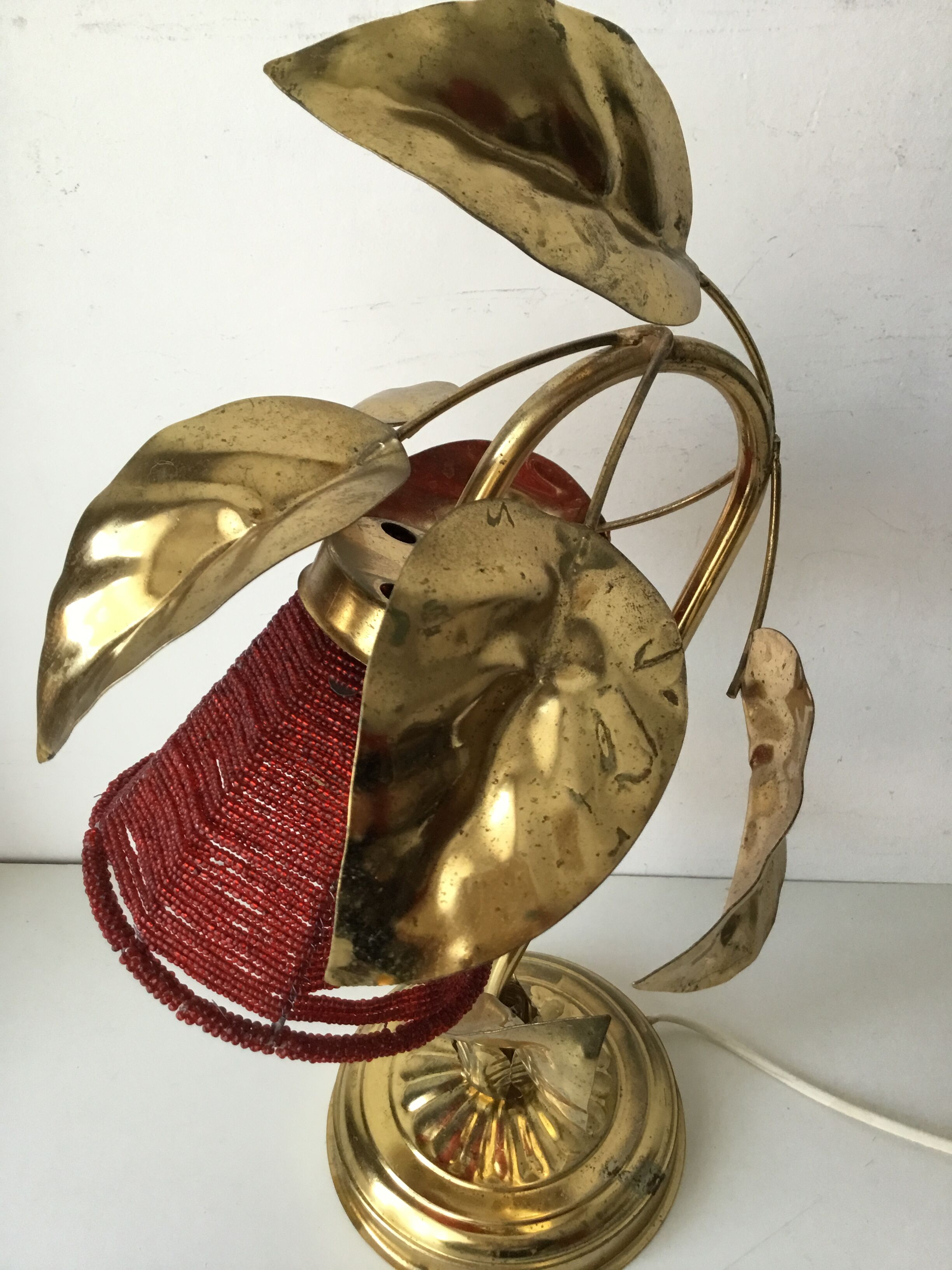 Floor lamp in gold metal