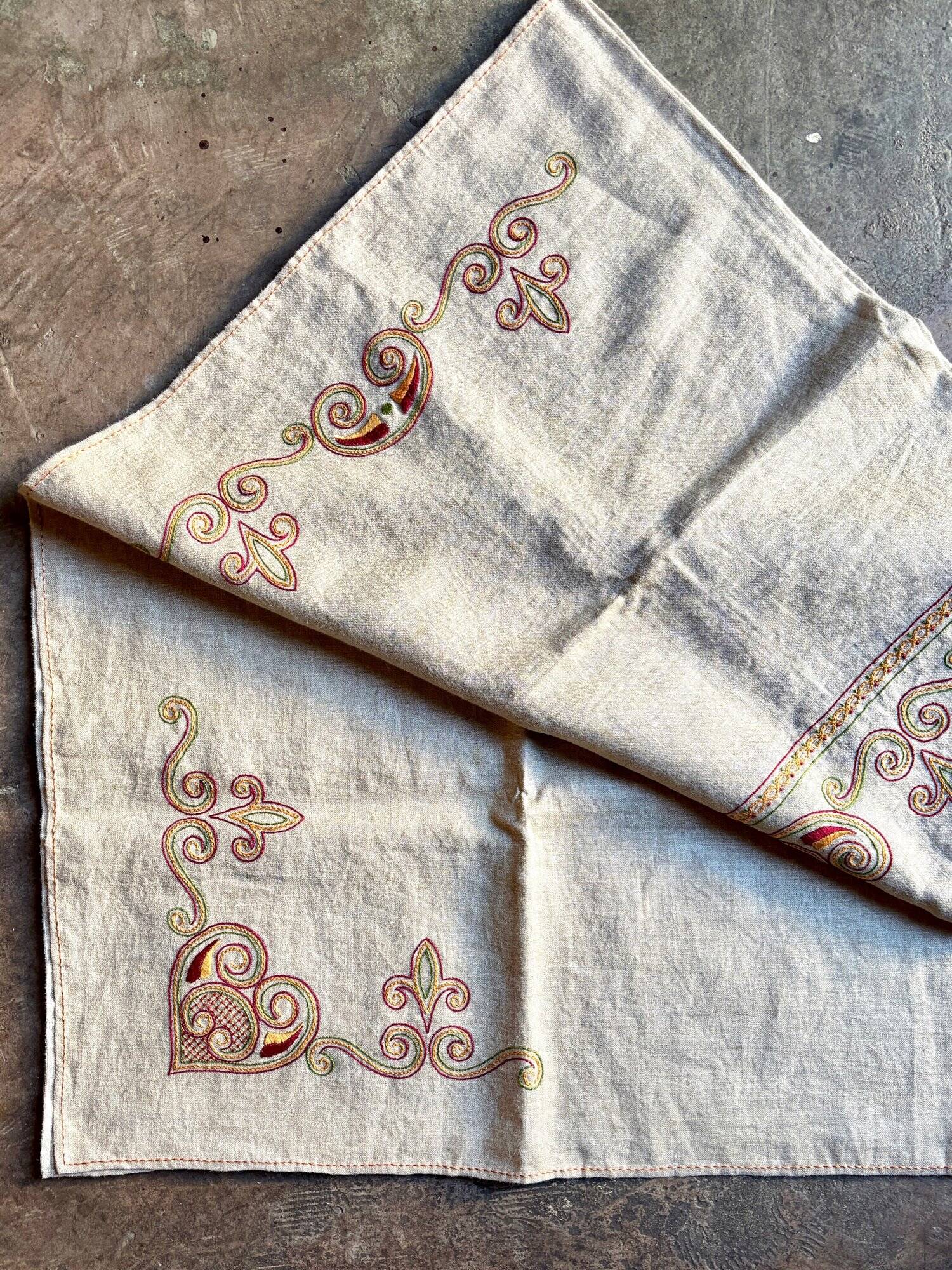 Embroidered hemp tablecloth and 12 napkins