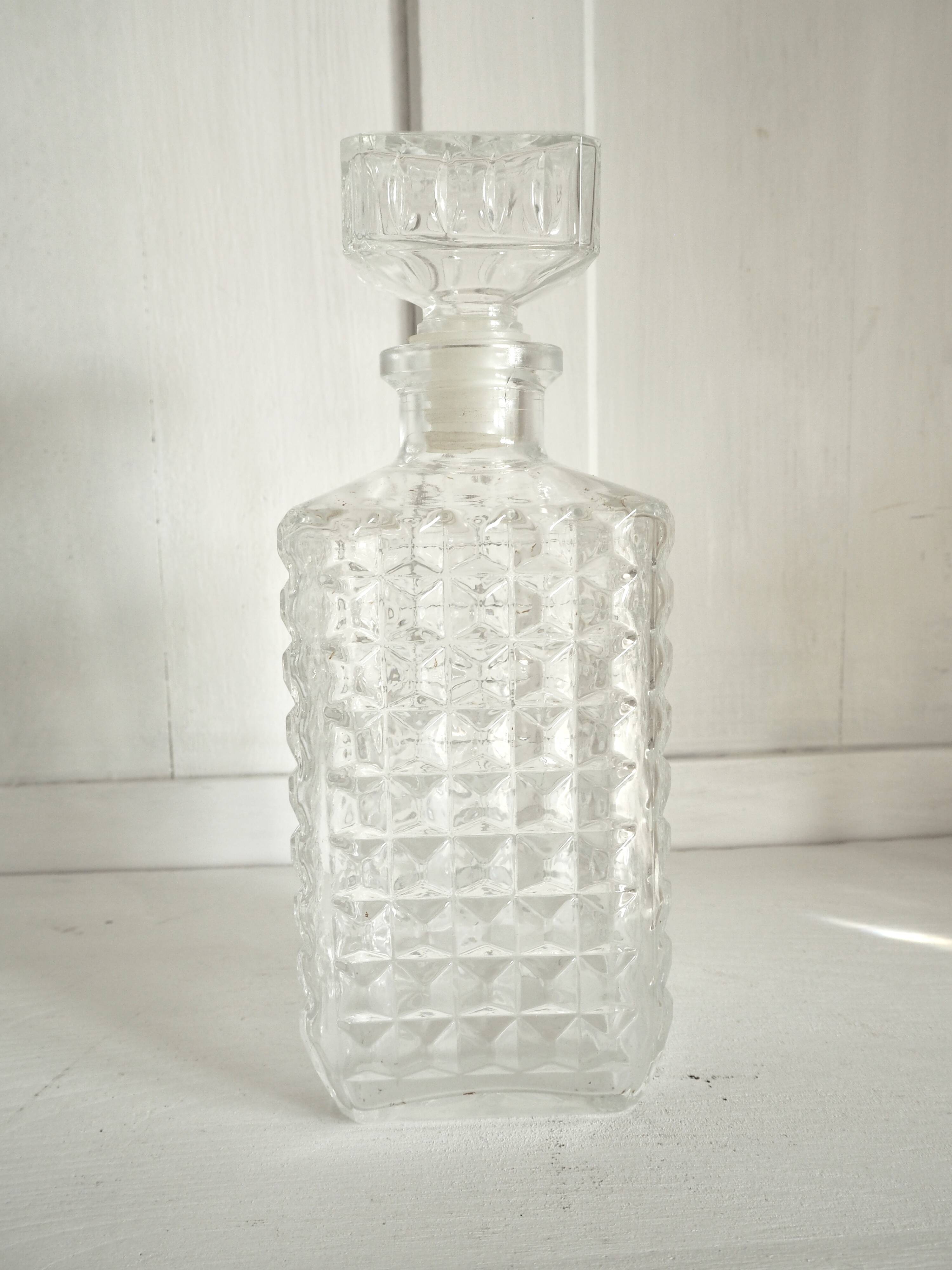 Glass whisky carafe with 4 glasses