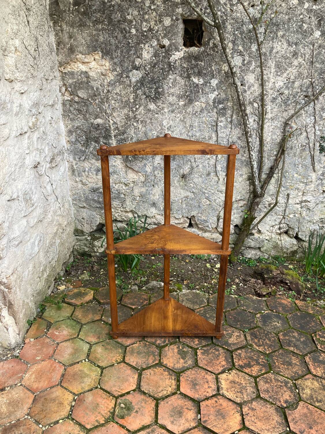 Étagère d’angle en bois massif