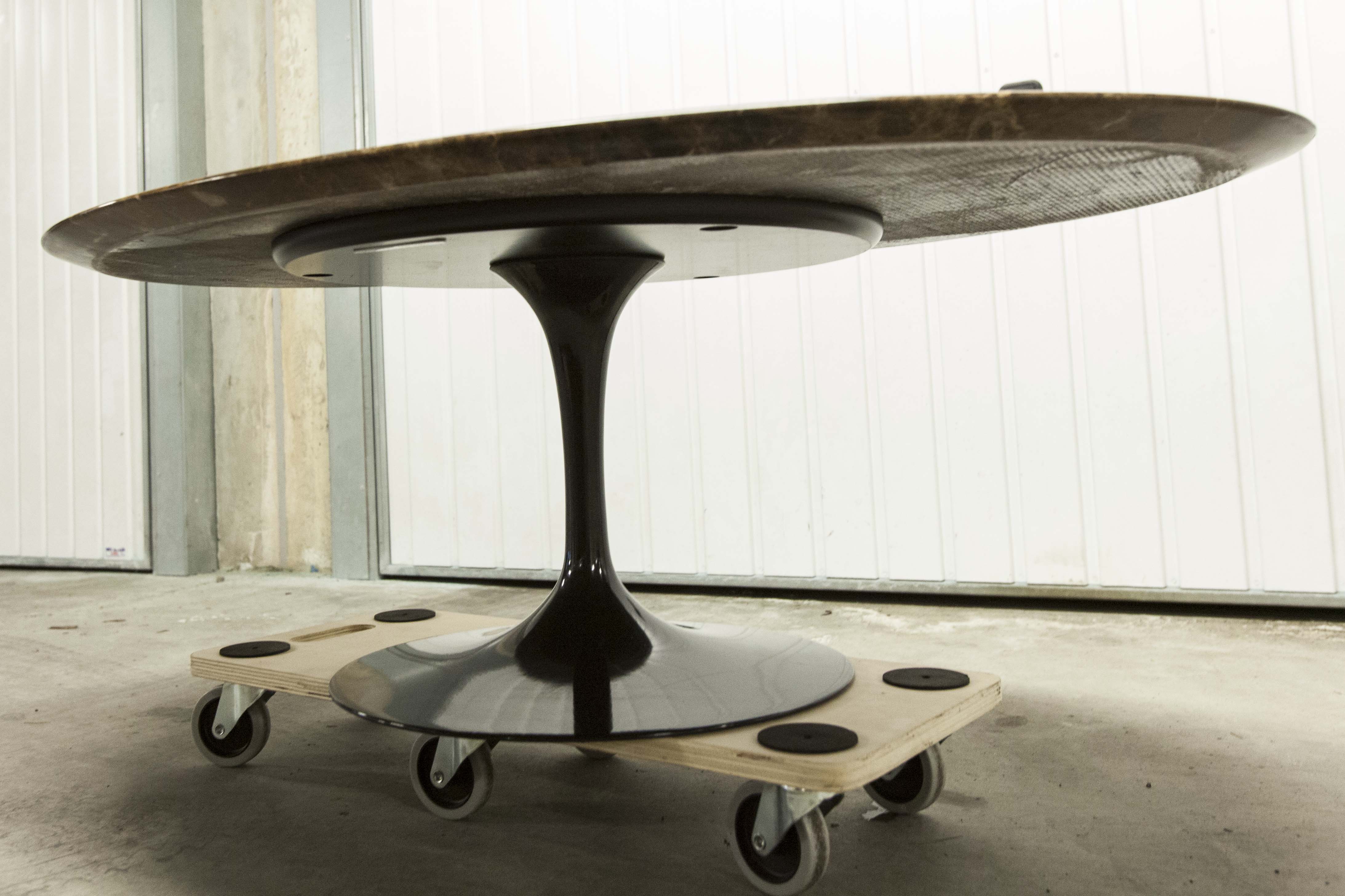 Oval coffee table by Eero Saarinen for Knoll