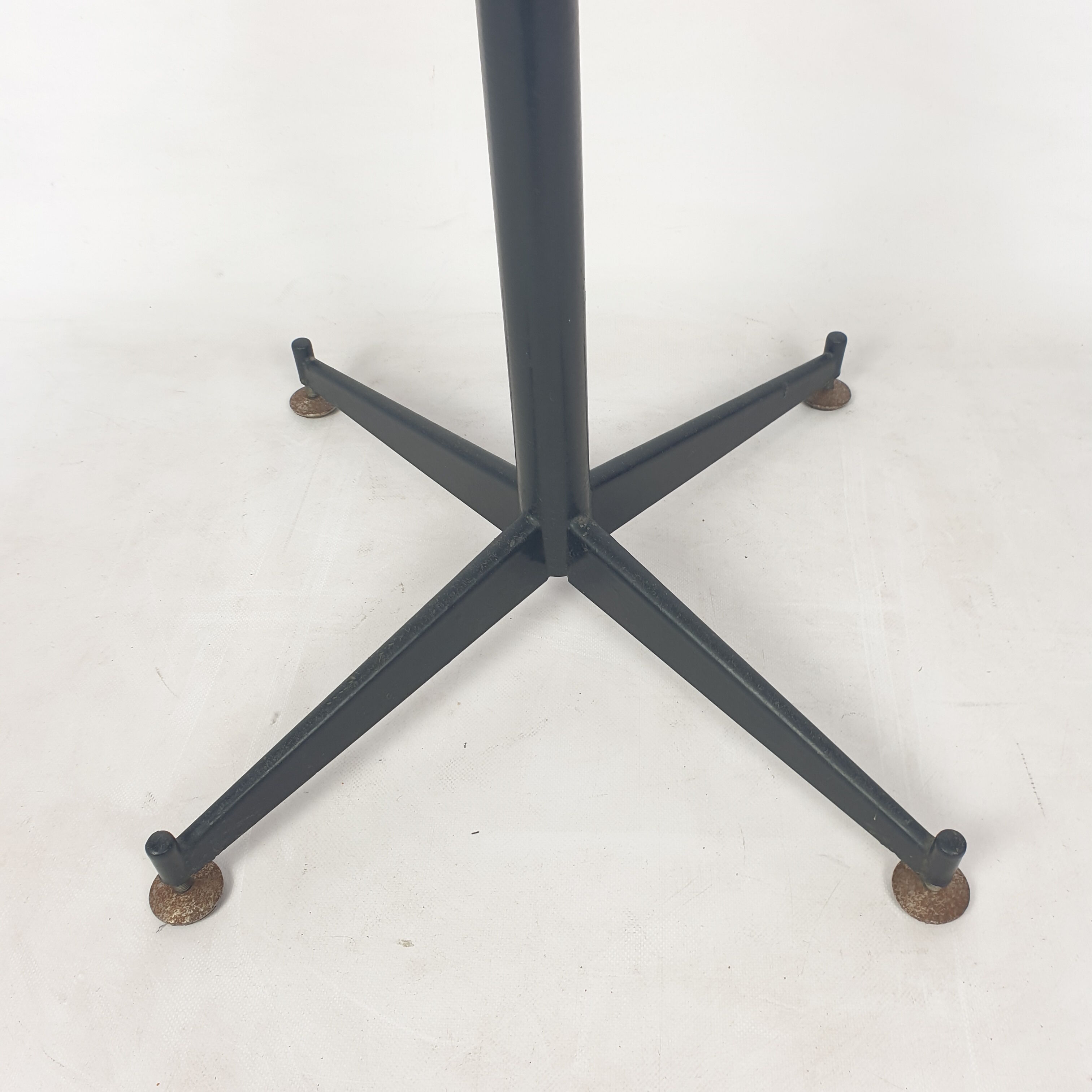 Table à manger ou d’appoint italienne années 1960