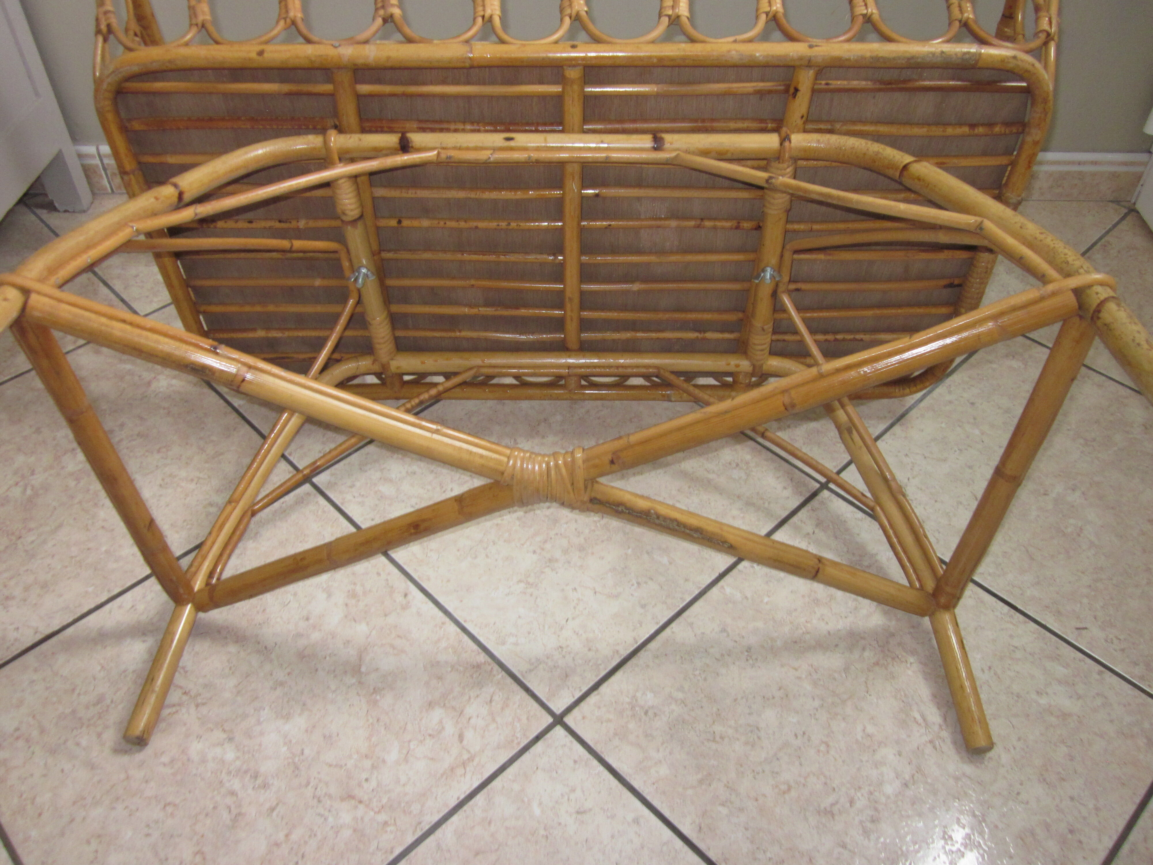 Baby vintage rattan bed