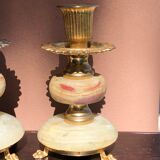 Paire de bougeoirs en laiton et marbre