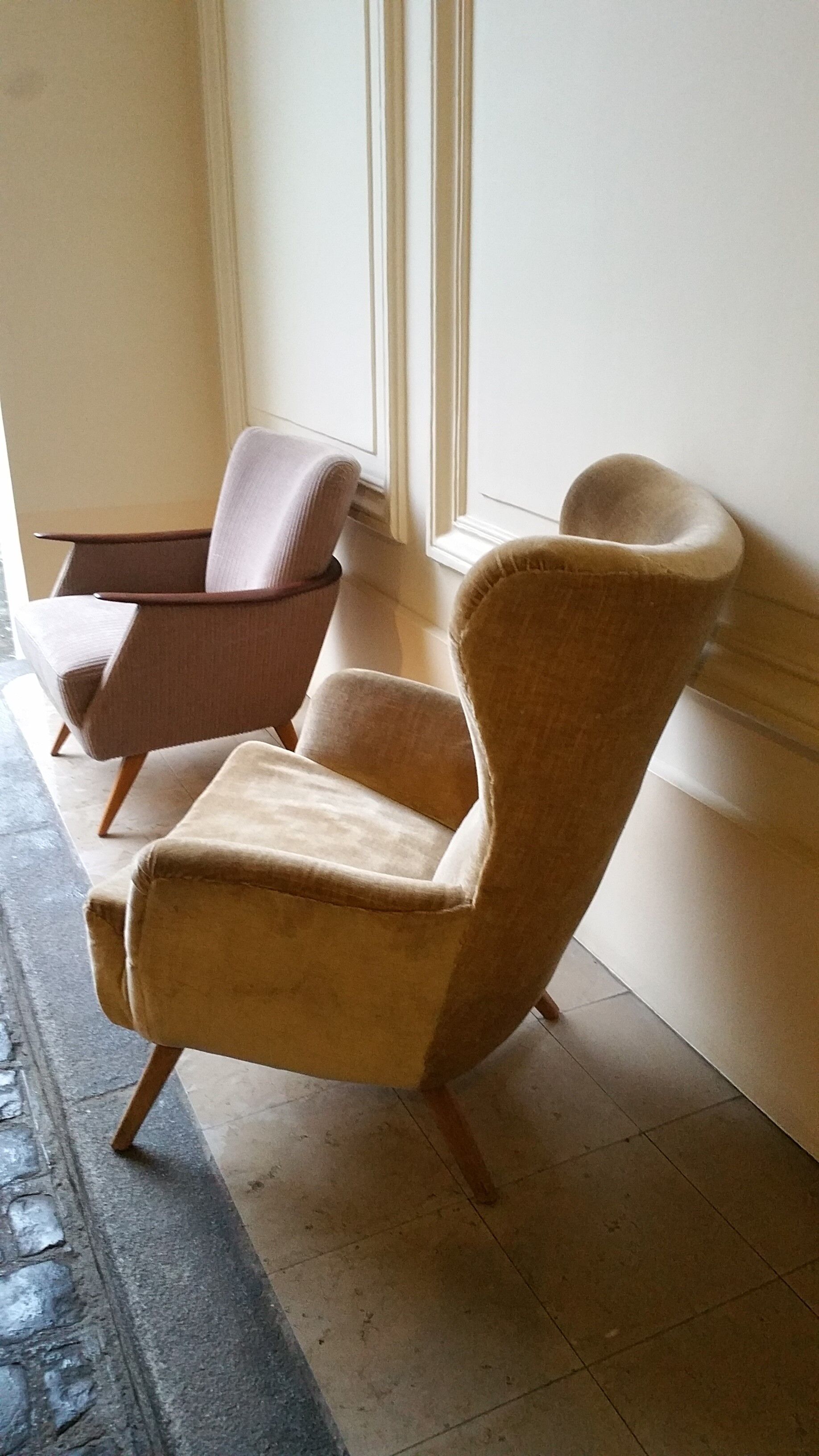 Chair has ears beige flesh wing in his 50s/60s juice