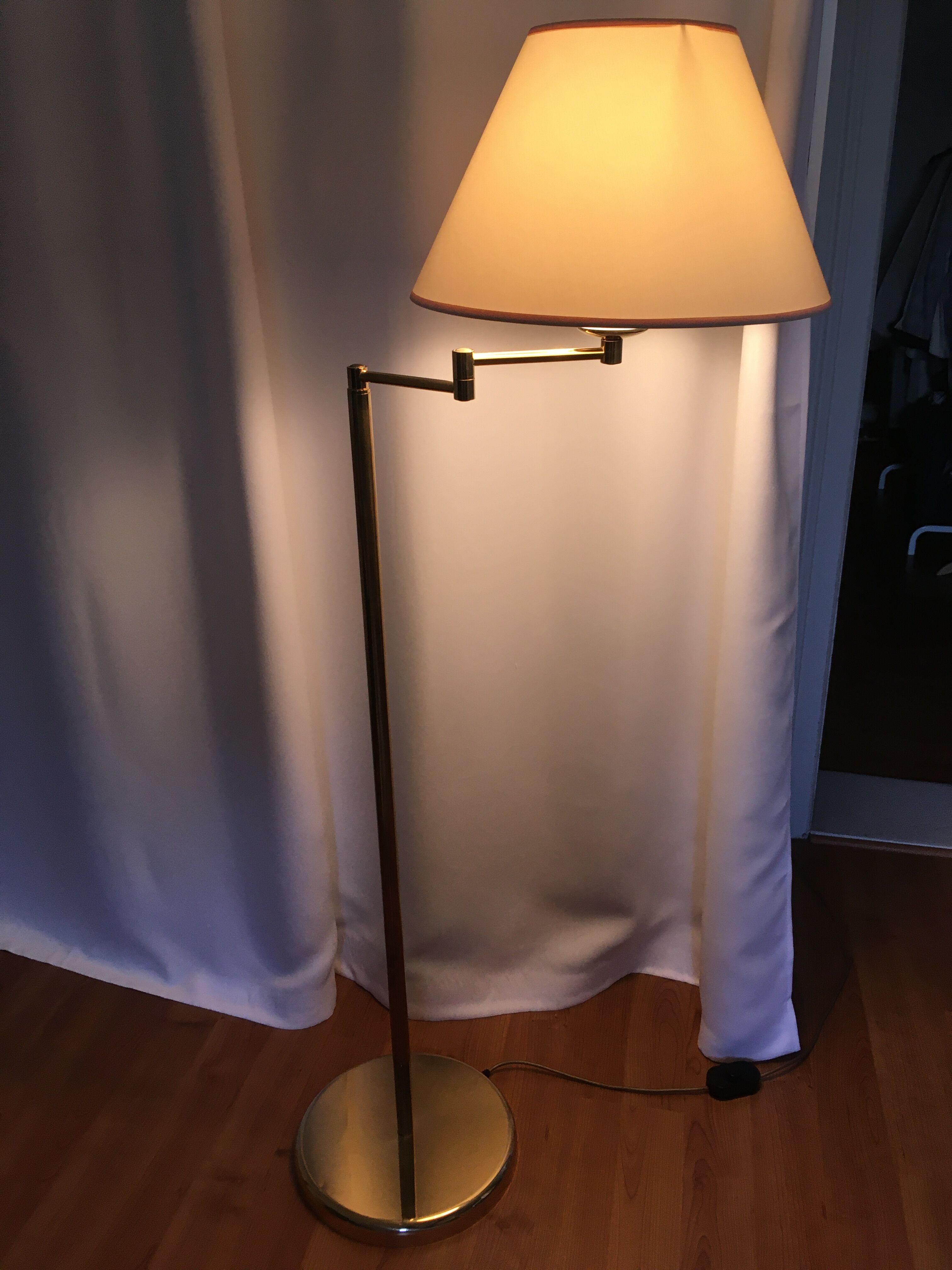 Articulated arm reader lamp
