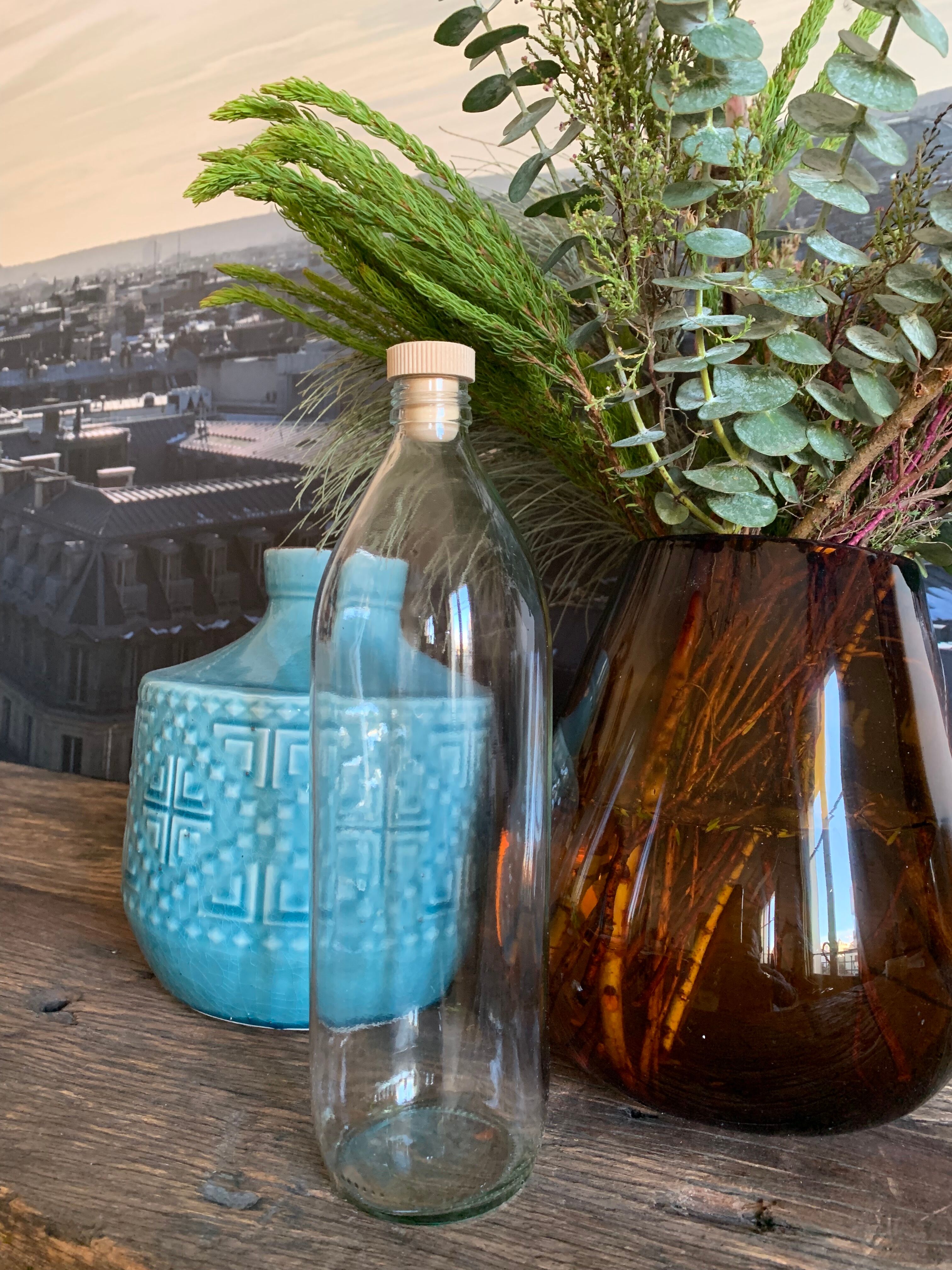 Antique glass bottle with a capacity of 1 litre and its beige cap - in very good condition!