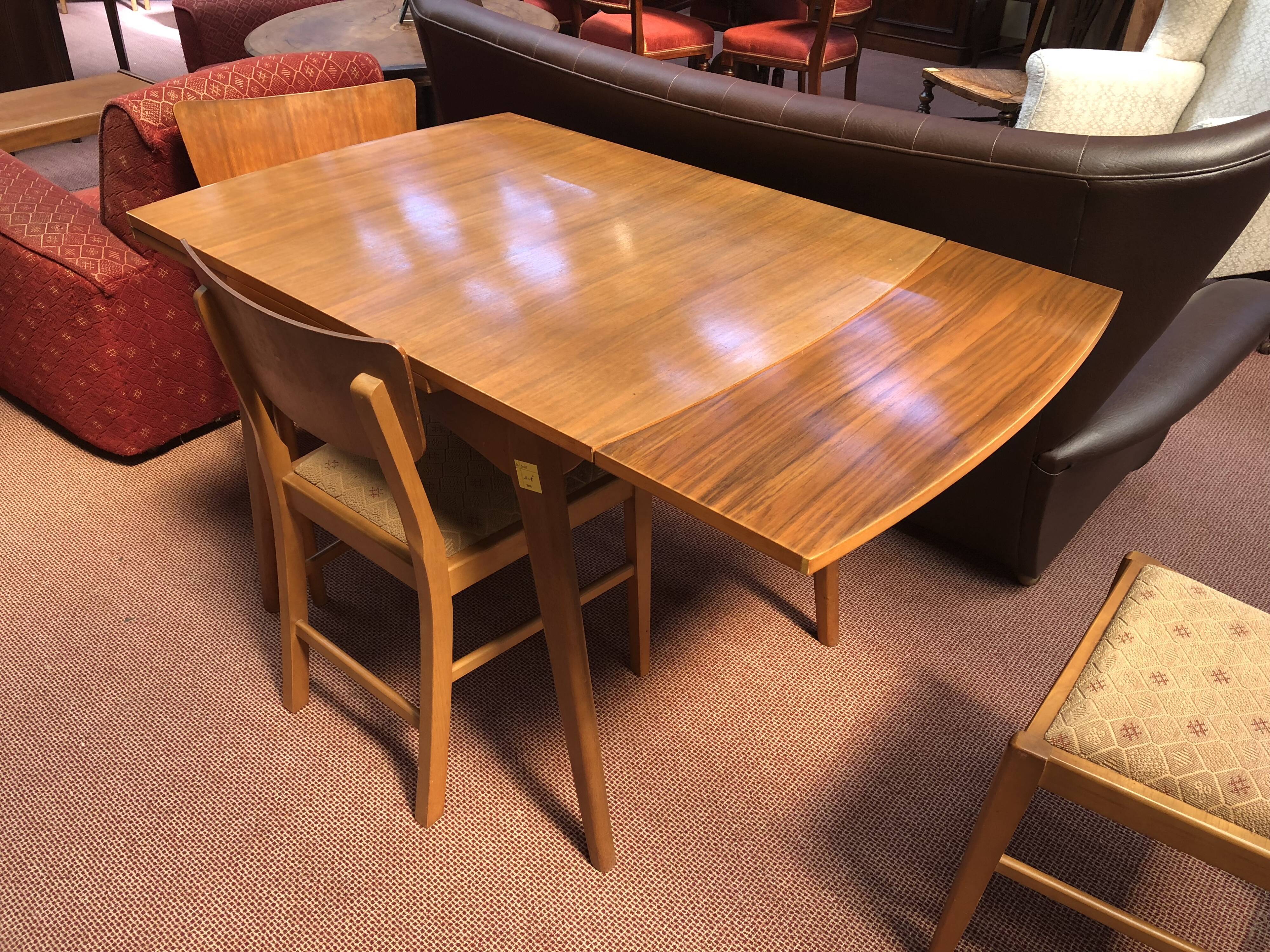 Extendable table of the 1970s