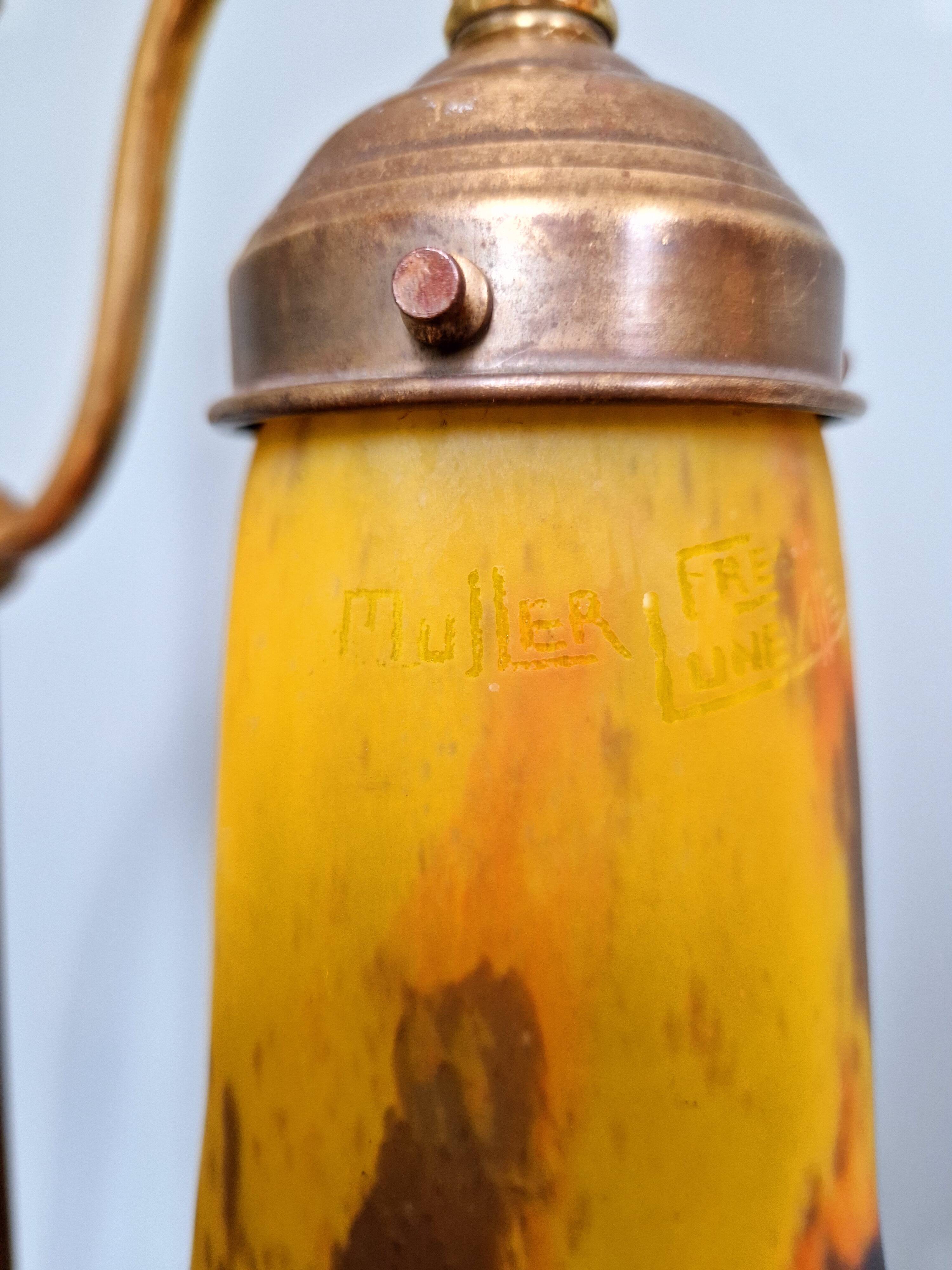 Art Deco brass and glass desk lamp signed "Frères Muller", 1920s