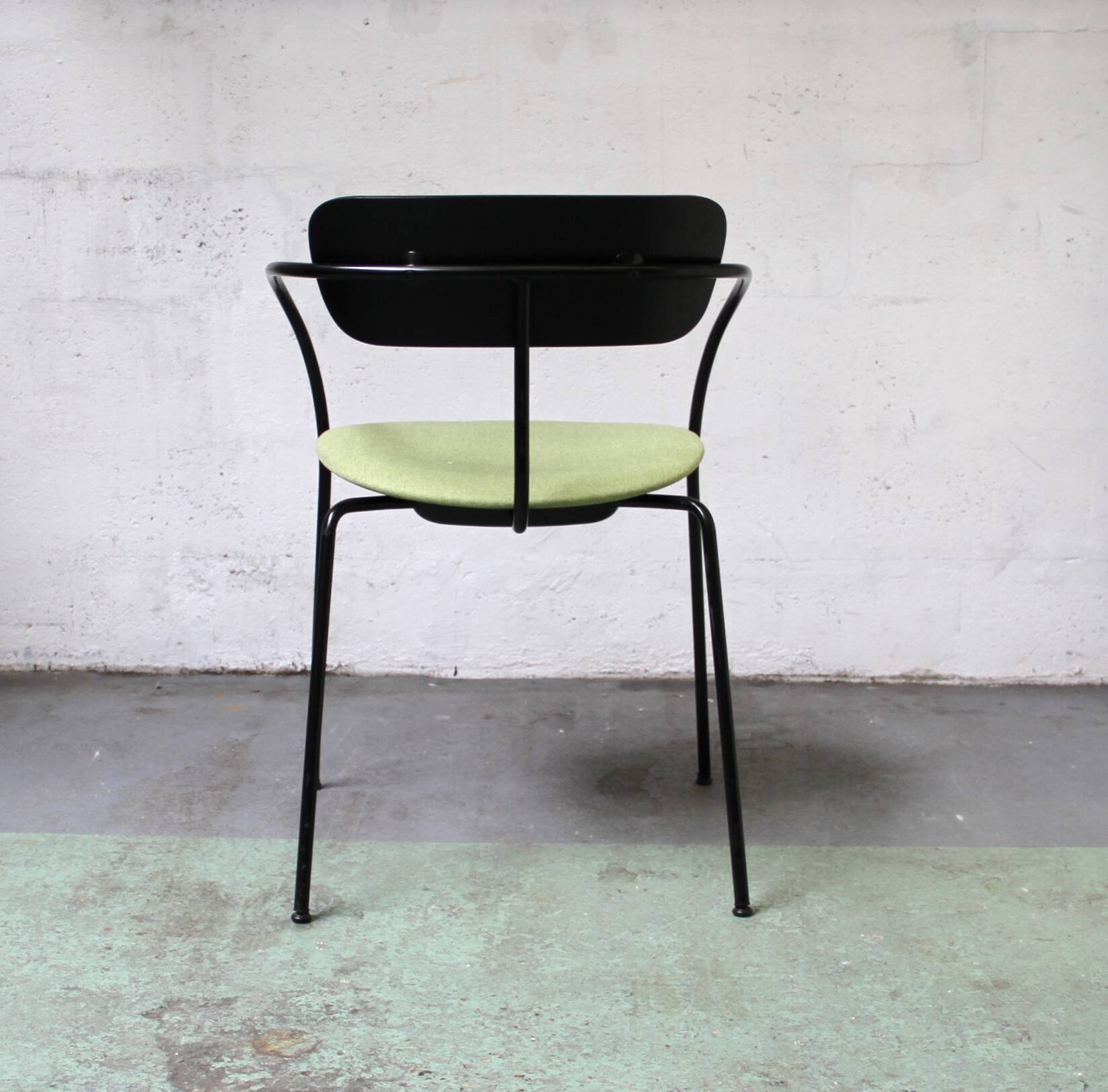 Pavilion AV4 chair, & Tradition