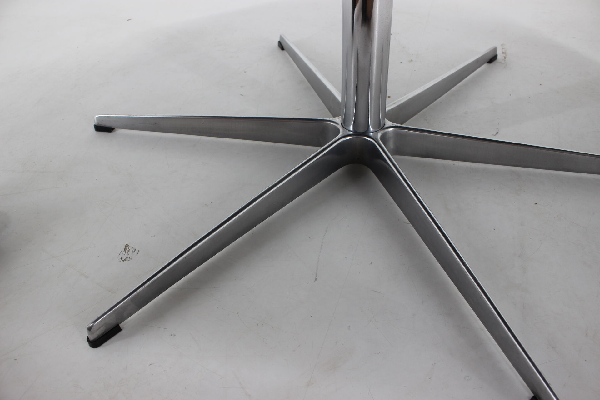 Arne Jacobsen Round Palisander Dining Table for Fritz Hansen, Denmark, 1980