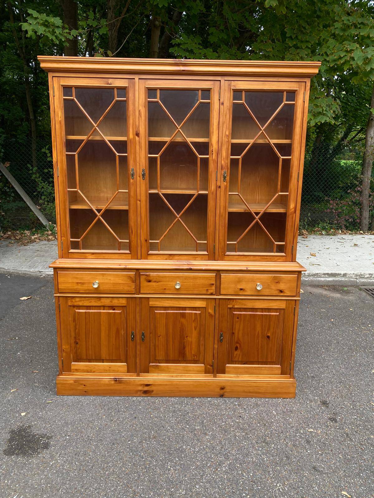 Large English display cabinet in solid wood, 20th century, 155cm