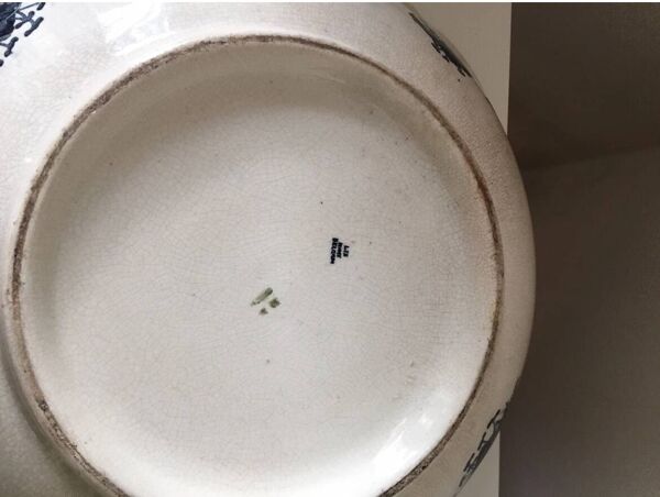 Ancienne grande cuvette de toilette Nimy Lis Belgium Terre de Fer