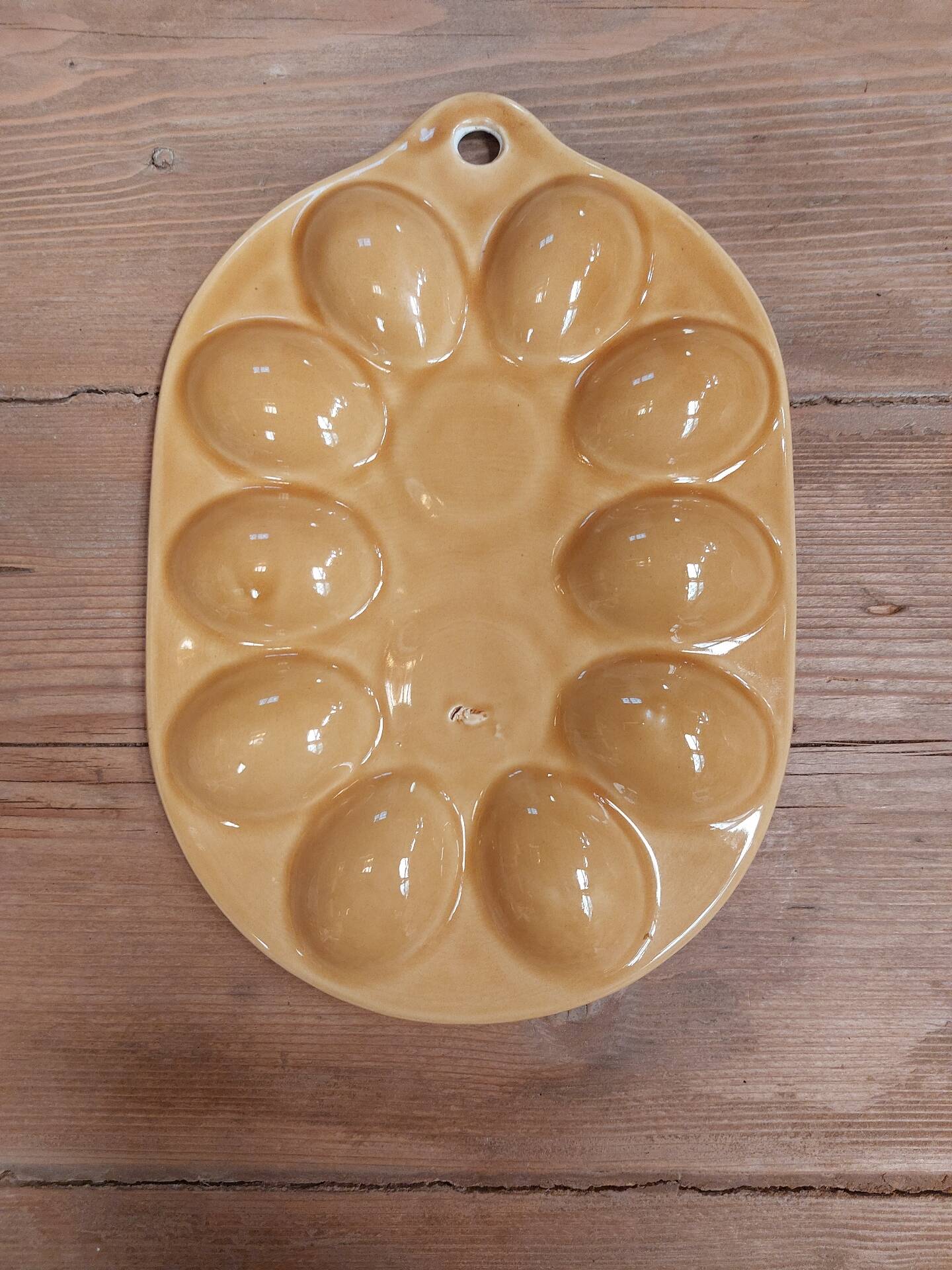 Egg plate in slipware