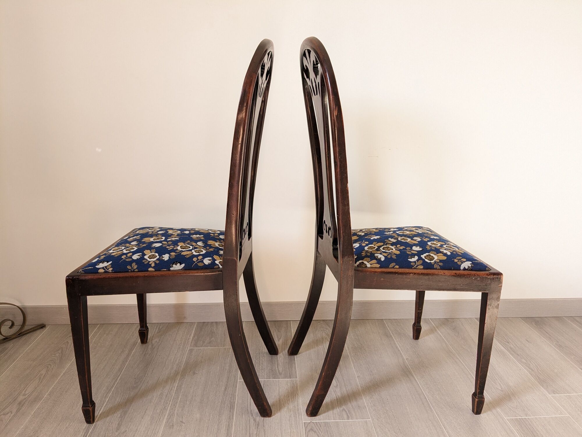 Pair of English Sheraton chairs in mahogany early twentieth century