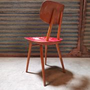 Chaise en bois rouge ton  1960