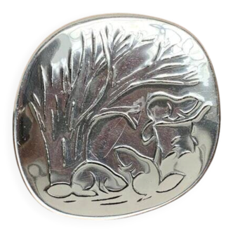 Vintage Canadian metal bowl with beaver decoration by Hoselton.